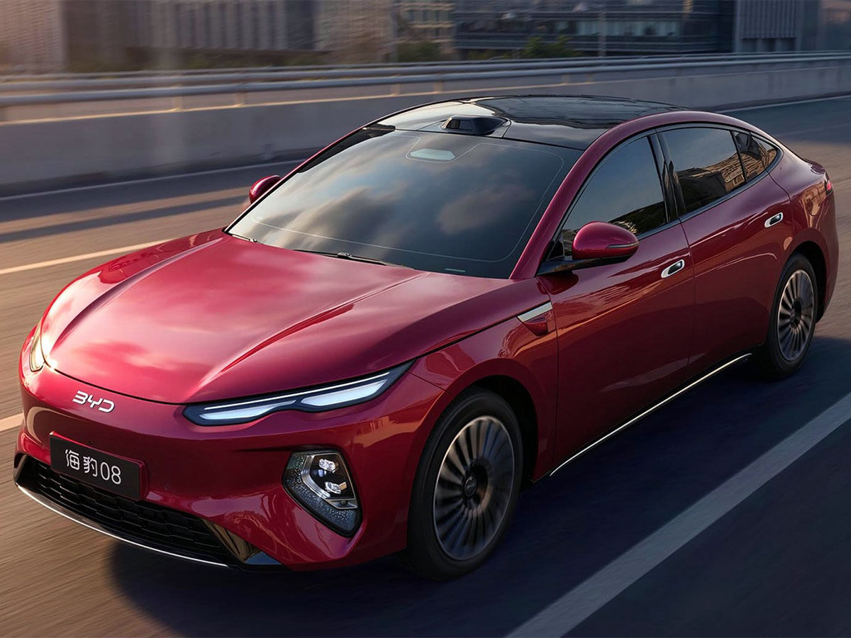 BYD Seal 08 wyprzedza Teslę Model 3 pod względem ceny, zasięgu oraz układu kierowniczego tylnych kół