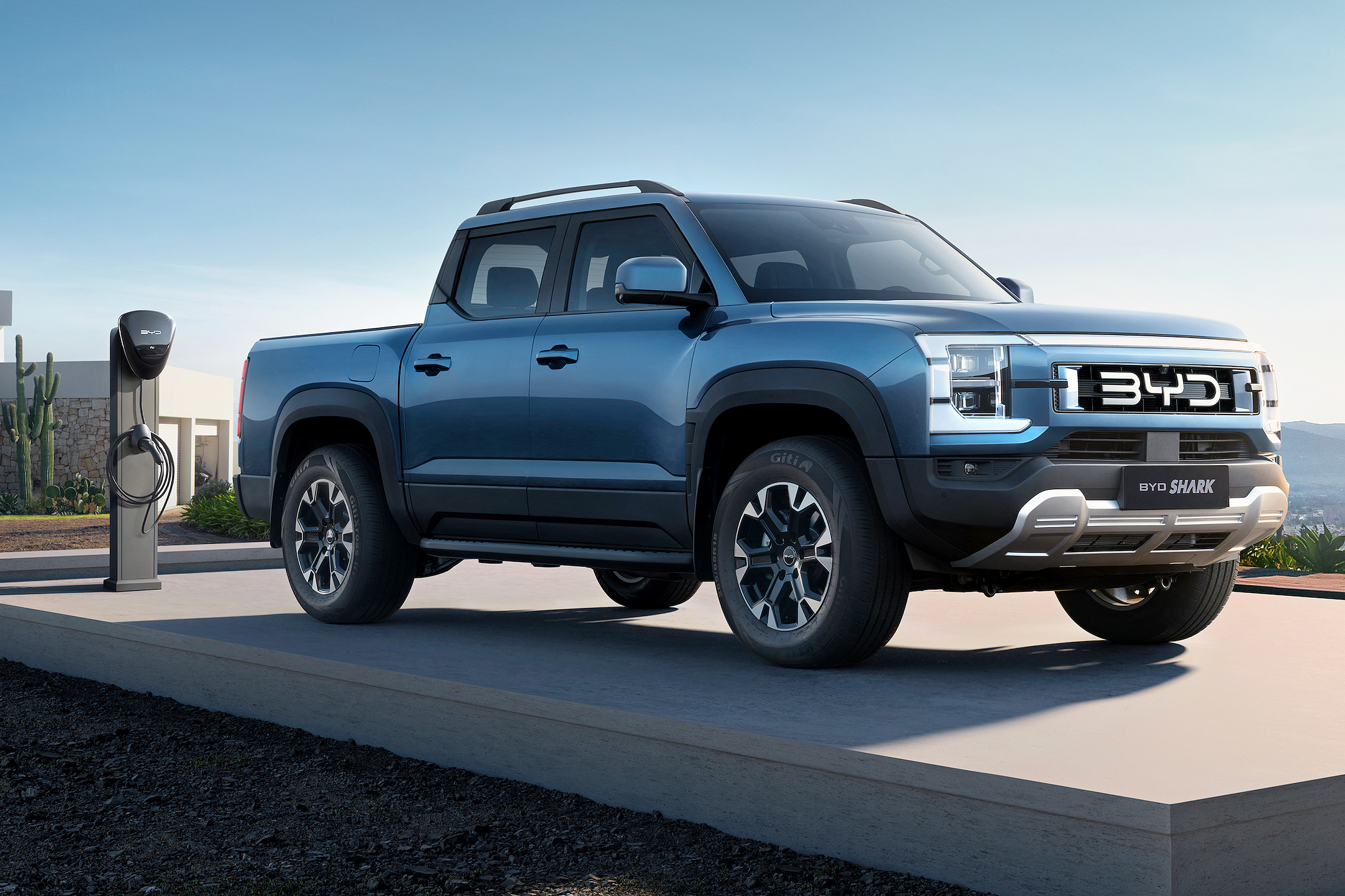 BYD Shark: Ogromny pickup typu PHEV o potężnej mocy 436 hp i zdolności holowania wynoszącej 2,5 tony