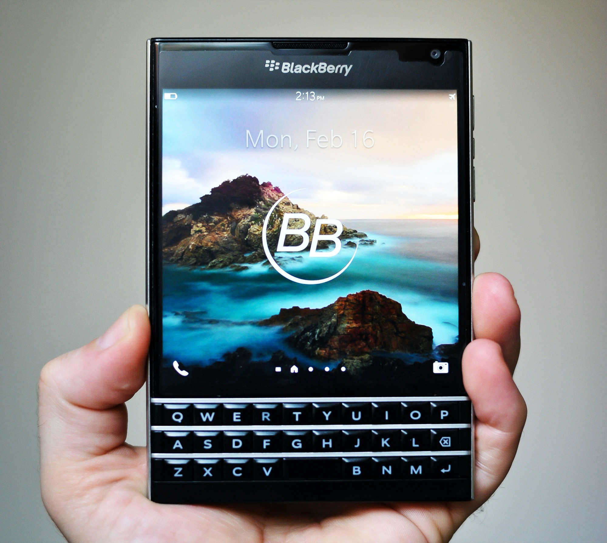 BlackBerry Passport z kwadratowym ekranem i klawiaturą zmienia się w telefon Android dzięki zestawowi aktualizacyjnemu