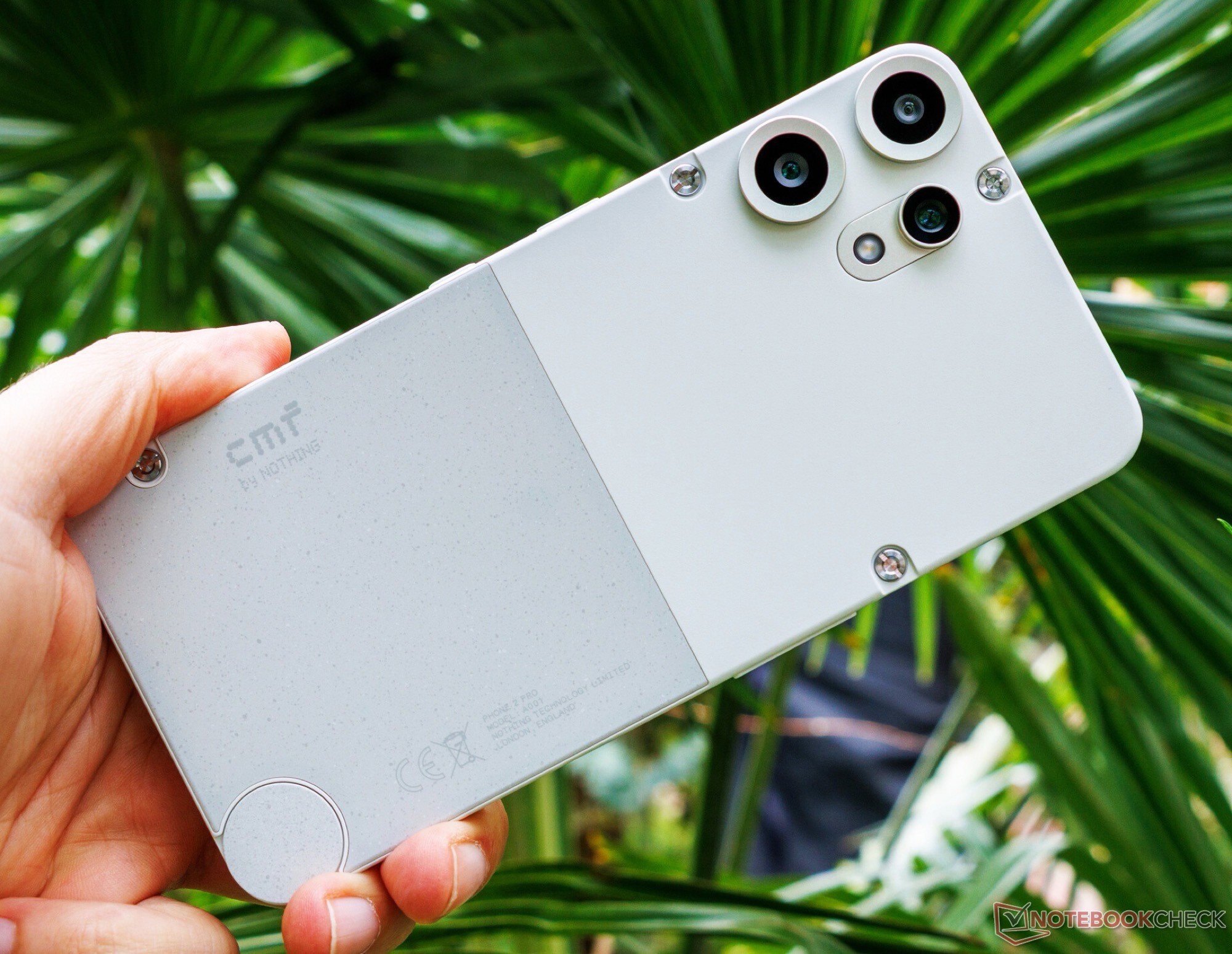 Niedrogi telefon CMF „Nothing” pada ofiarą kryzysu na rynku pamięci DRAM
