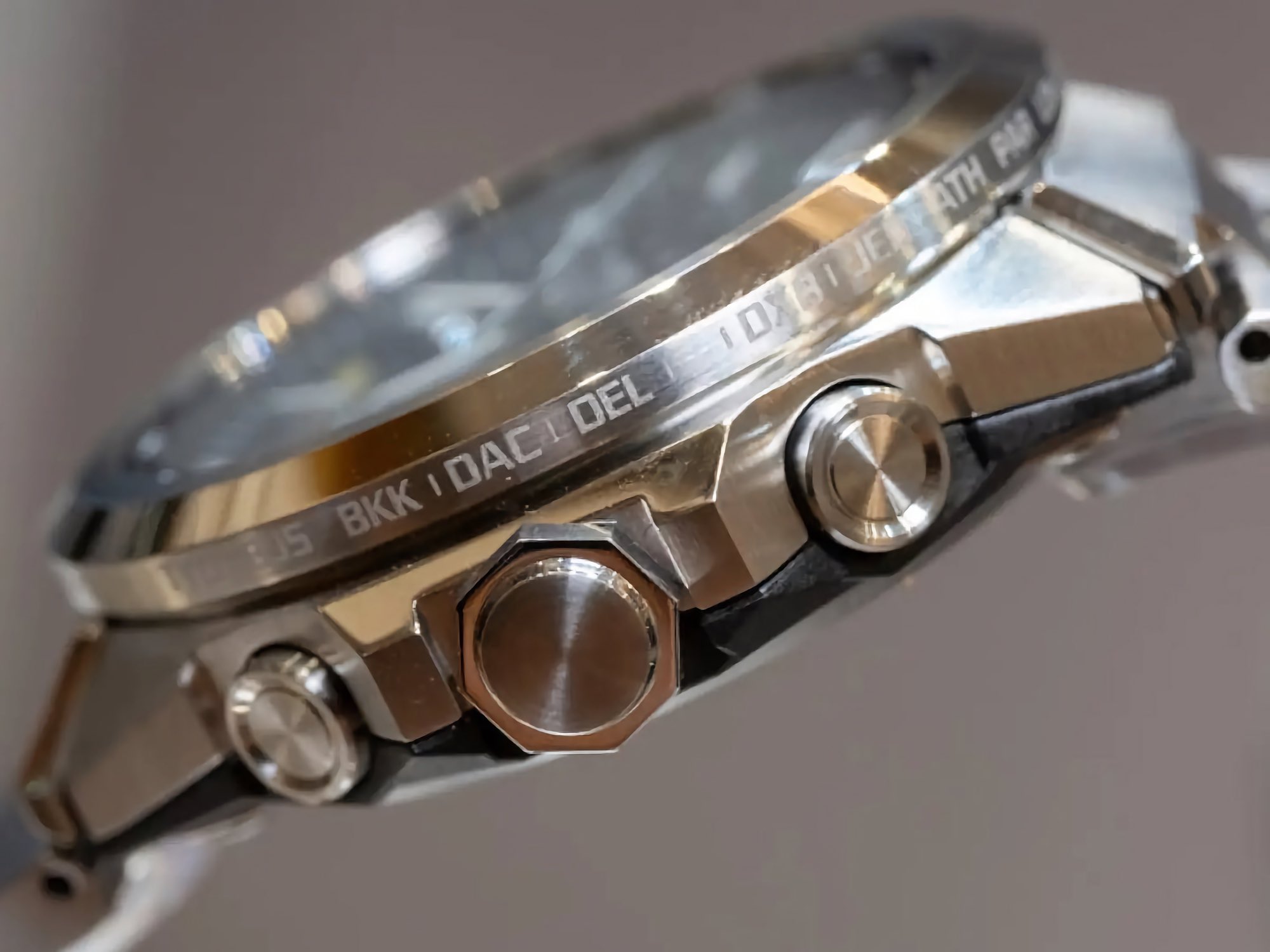 Casio G-Steel GST-W1000: Pierwsze zdjęcia z rzeczywistego użytkowania prezentują nowy design i metalową ramkę