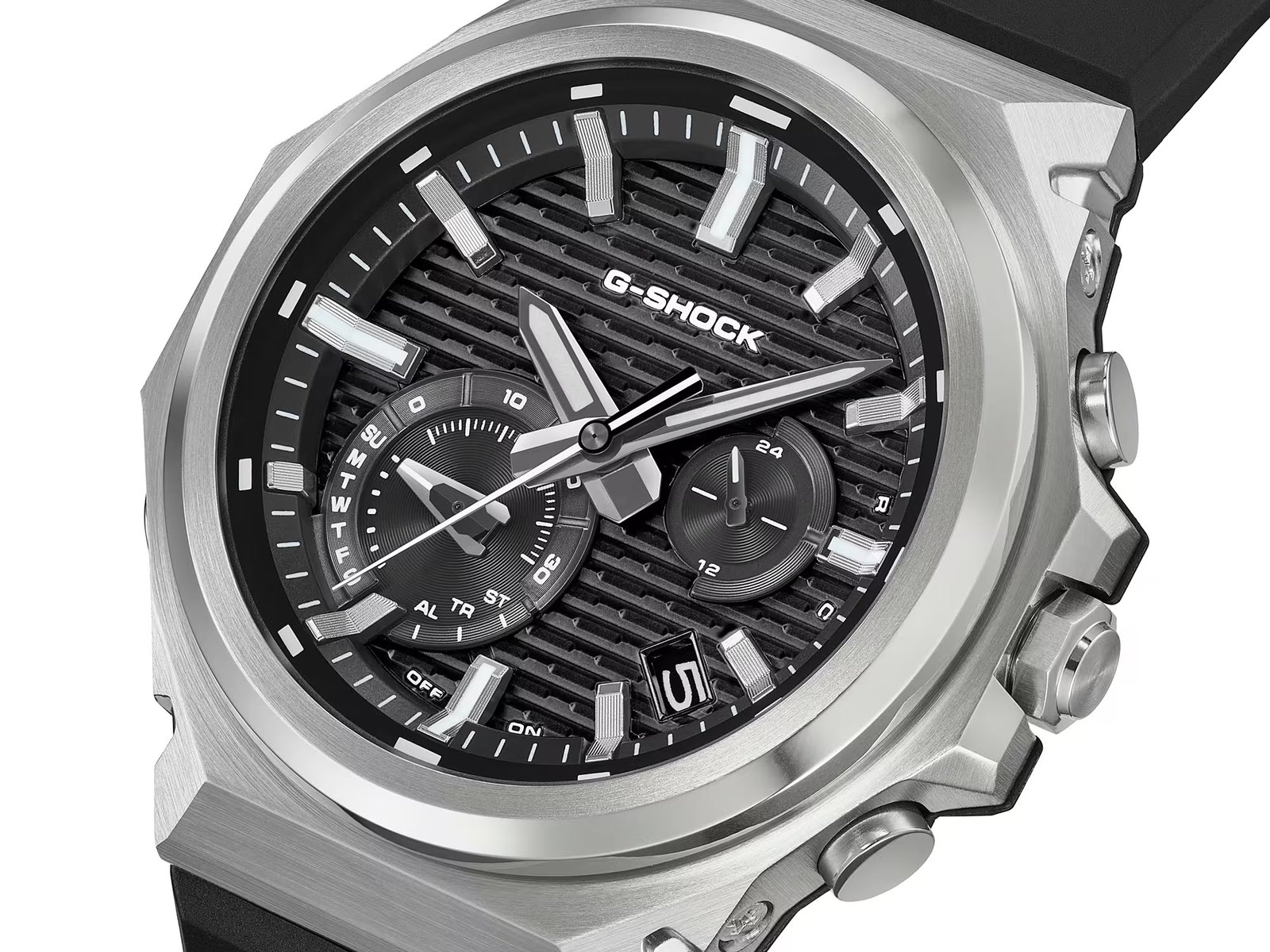 Casio prezentuje bardziej sportowe zegarki z serii G-Steel z silikonowymi paskami, funkcją Bluetooth oraz technologią Tough Solar