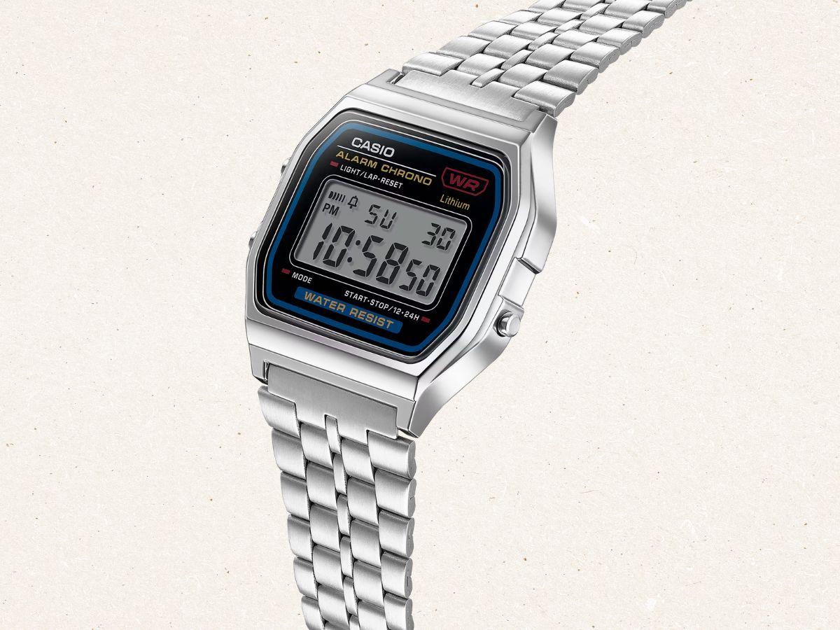 Zegarek Casio z regulowanym metalowym paskiem jest teraz dostępny w większej liczbie krajów