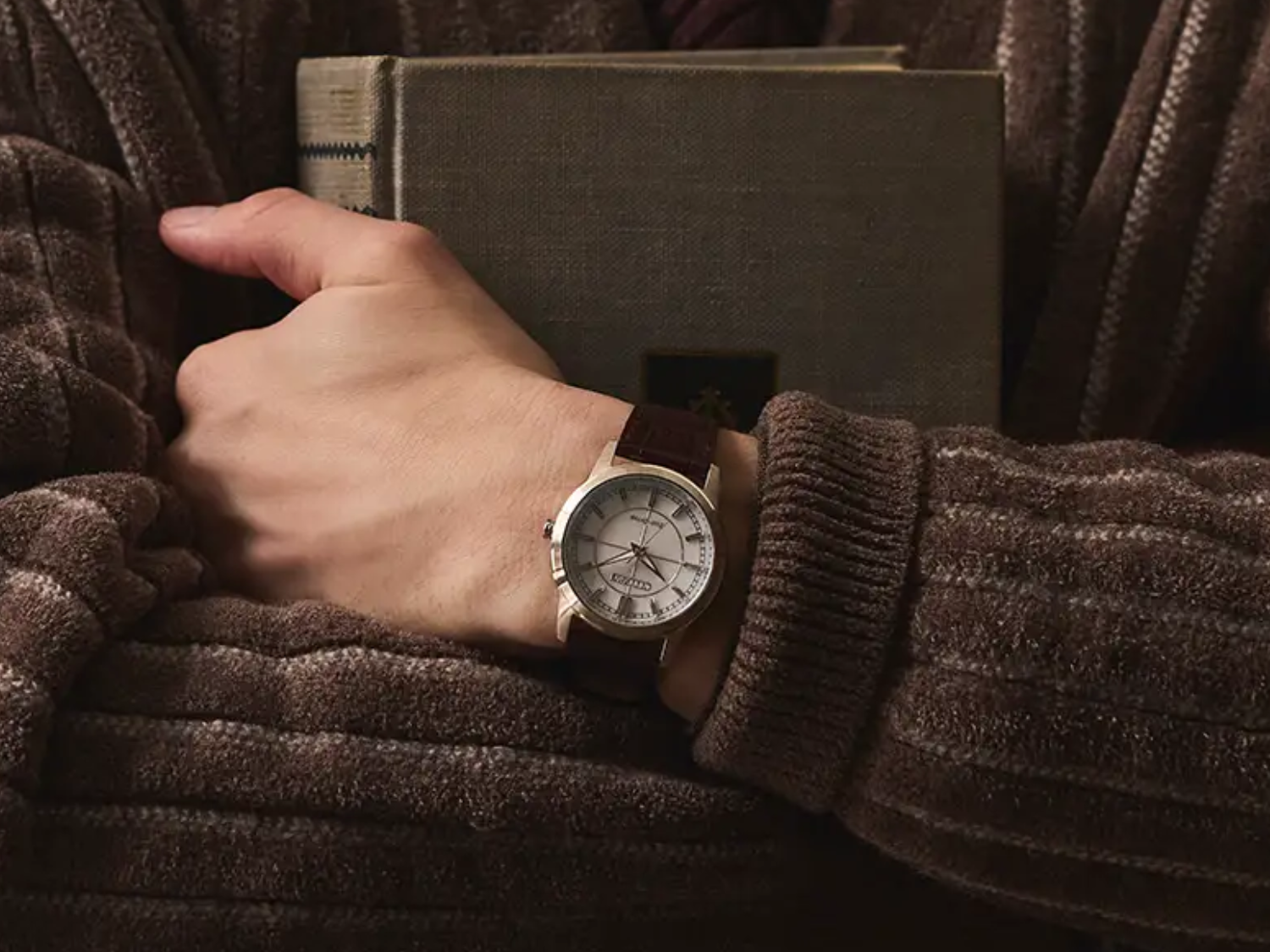 Firma Citizen wprowadza na rynek nowy zegarek Eco-Drive o średnicy 37 mm z tarczą z masy perłowej