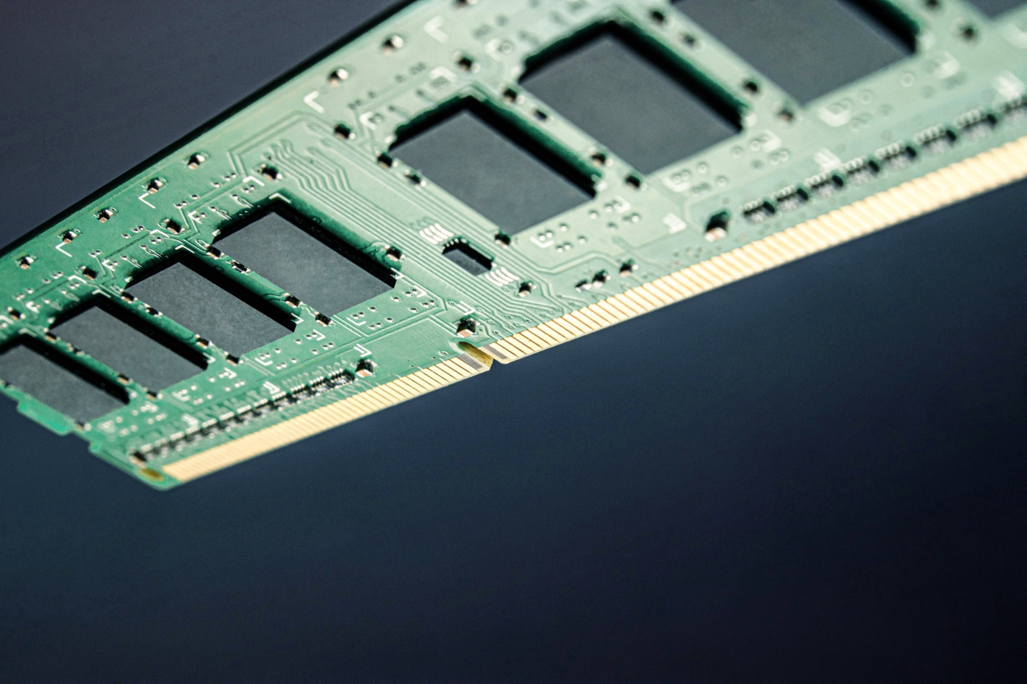 Kryzys pamięci RAM pogłębia się: Pamięć zdrożeje o 110% w pierwszym kwartale, a ceny dysków SSD wzrosną o 60%