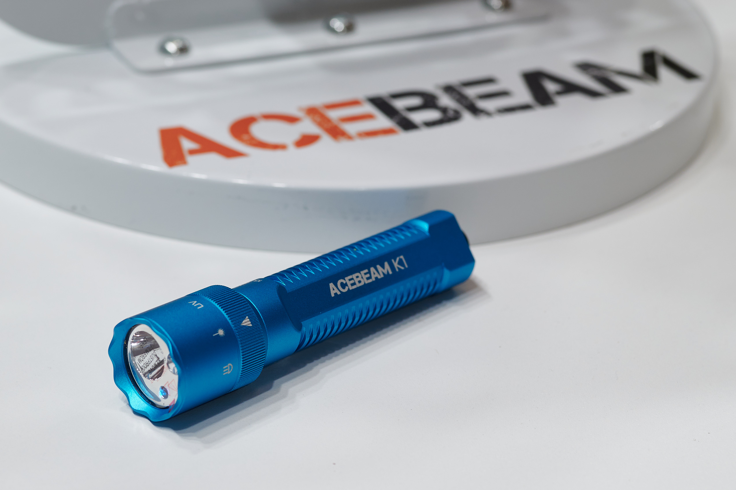 Acebeam K1: Nowa latarka EDC z czerwonym światłem zamiast UV