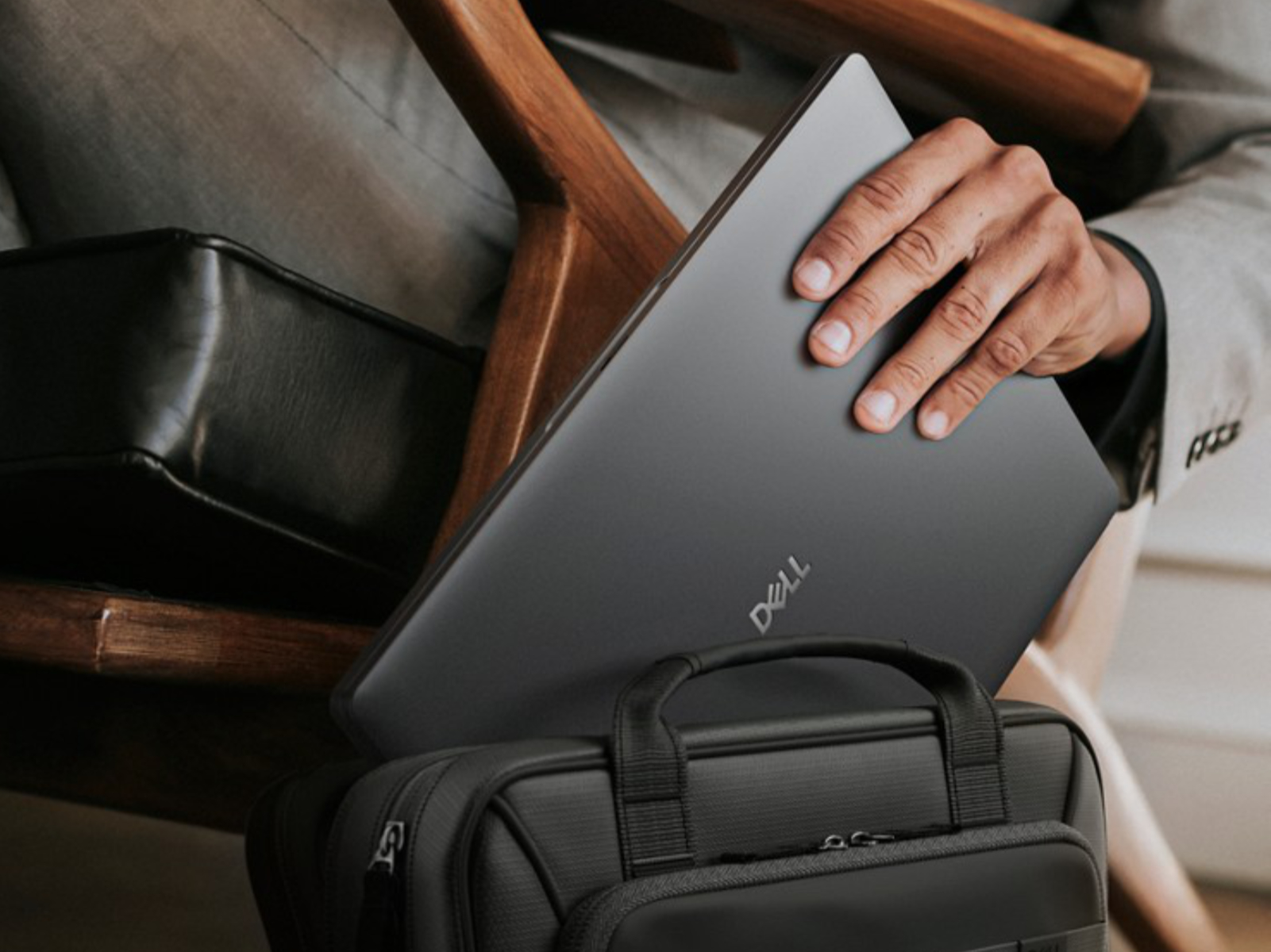 Dell wprowadza na rynek nowy 14-calowy laptop z wyświetlaczem Tandem OLED i procesorem Intel Panther Lake