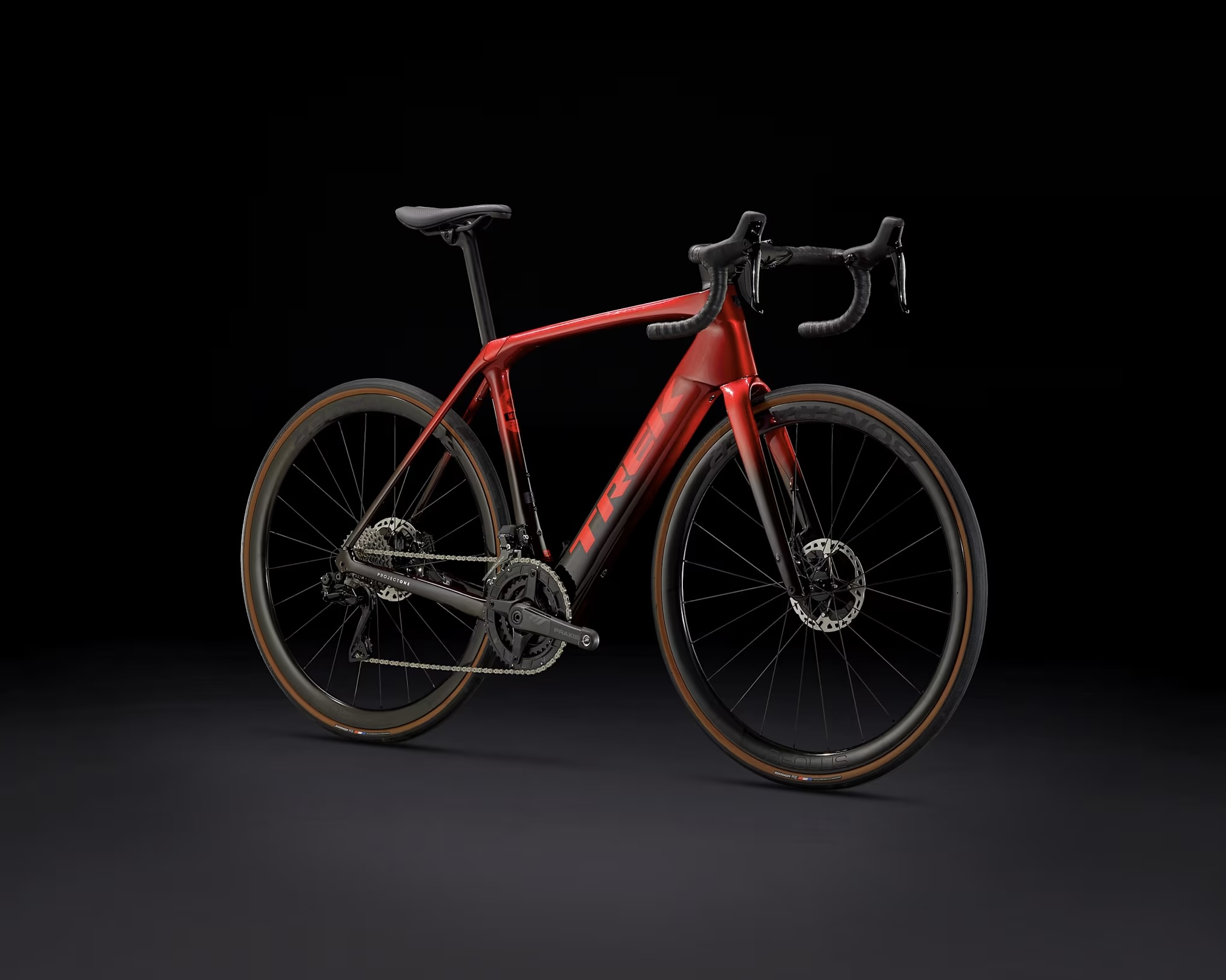 Firma Trek wprowadza na rynek nowy, lekki szosowy rower elektryczny z ramą z włókna węglowego i zasięgiem wynoszącym aż 185 km