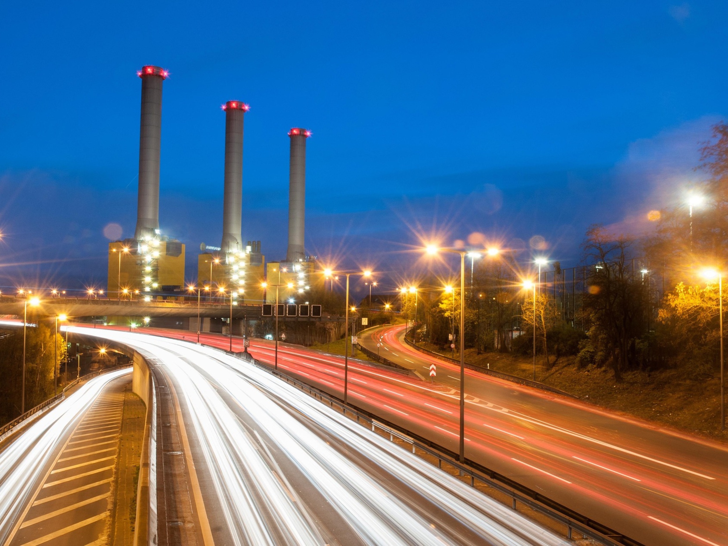 Kamień milowy w elektryfikacji: Po raz pierwszy pojazdy elektryczne ładują się na autostradach - w ruchu