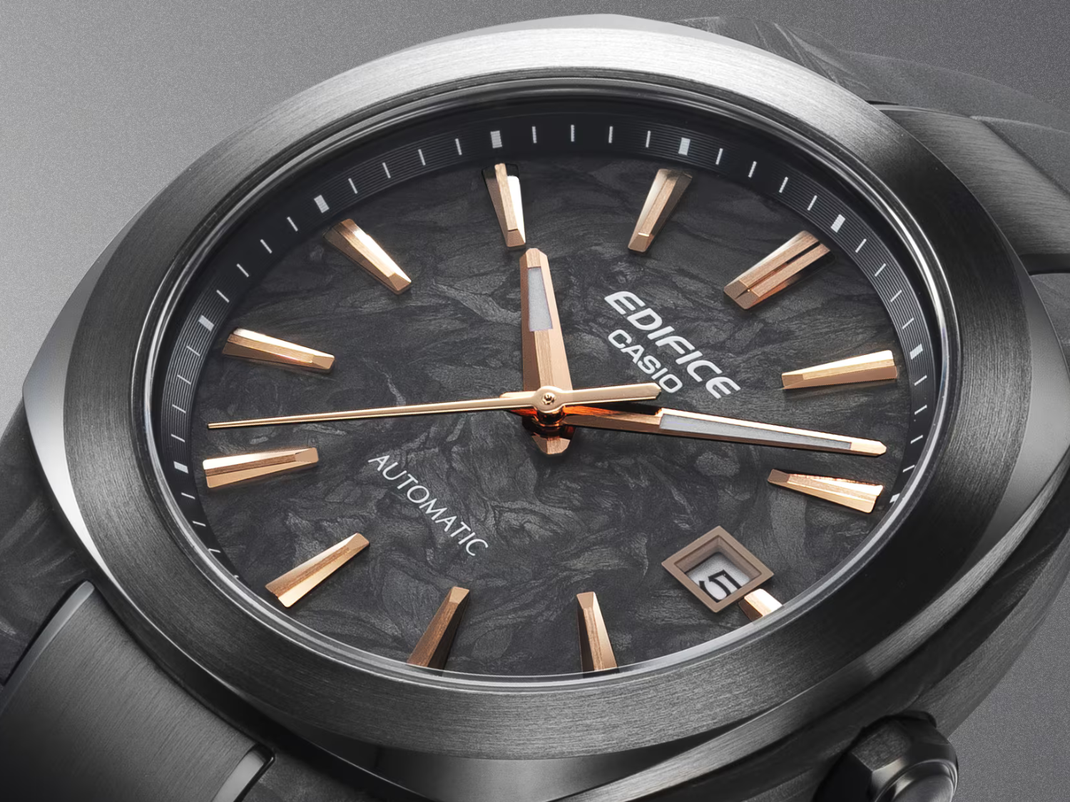 Automatyczne zegarki Casio z serii Edifice EFK-200 w końcu trafiają do Stanów Zjednoczonych – w tym model z tarczą z kutego włókna węglowego