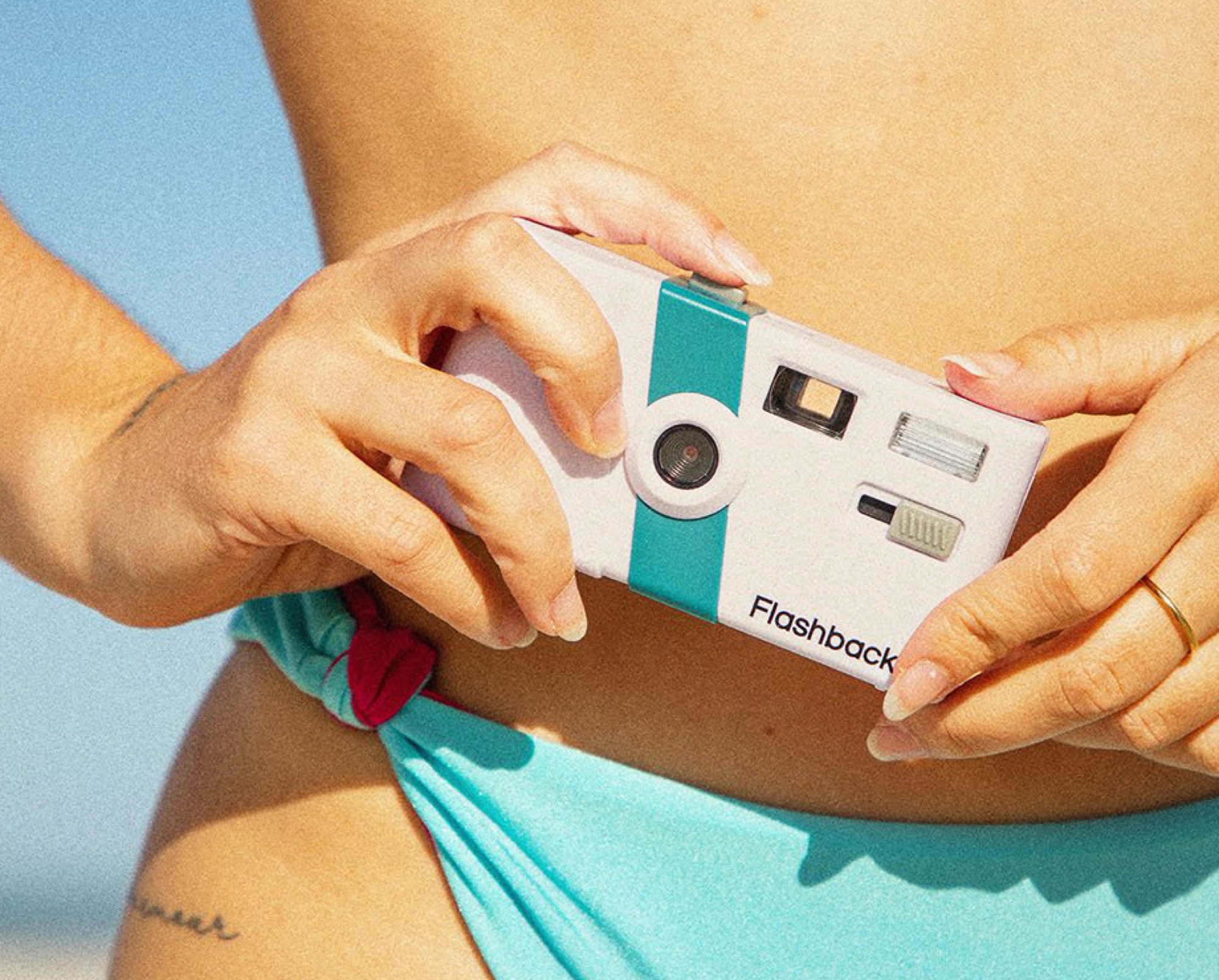 Niedrogi aparat kompaktowy łączy analogowy urok z cyfrową wygodą: Flashback prezentuje One35 V2