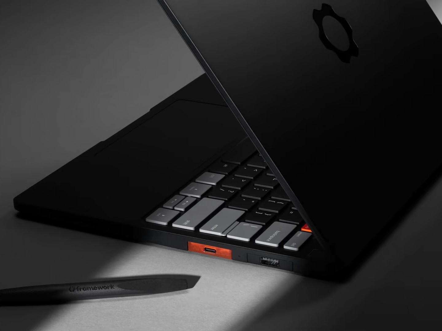 Wydaje się, iż większość użytkowników laptopów Framework Laptop 13 Pro z systemem Linux nigdy nie przechodzi na system Windows