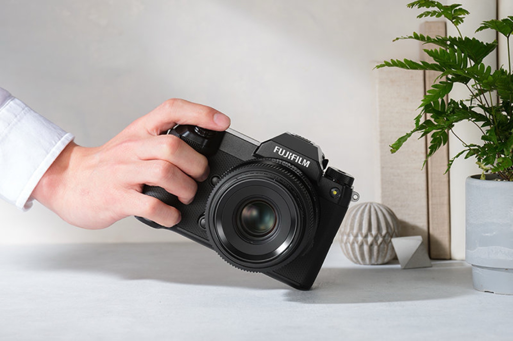 Fujifilm podobno pracuje nad aparatem średnioformatowym o rozdzielczości 180 MP