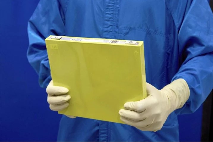 Bogaty w mangan zestaw akumulatorów, który zapewni 400-milowe ciężarówki przy niższych kosztach. (Źródło zdjęcia: GM)