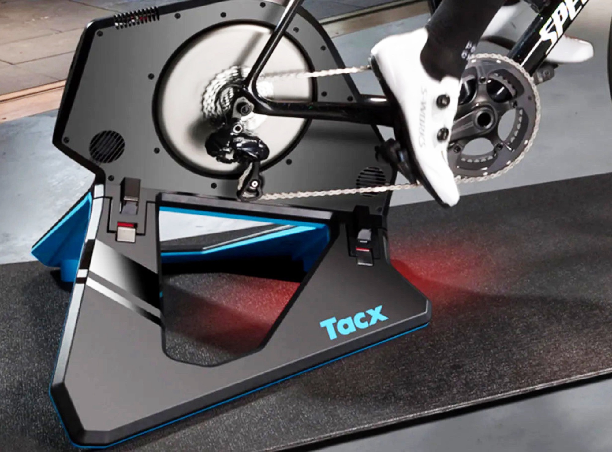 Garmin Tacx Neo 2T przekształca rowery w inteligentne trenażery domowe z obsługą platformy Zwift
