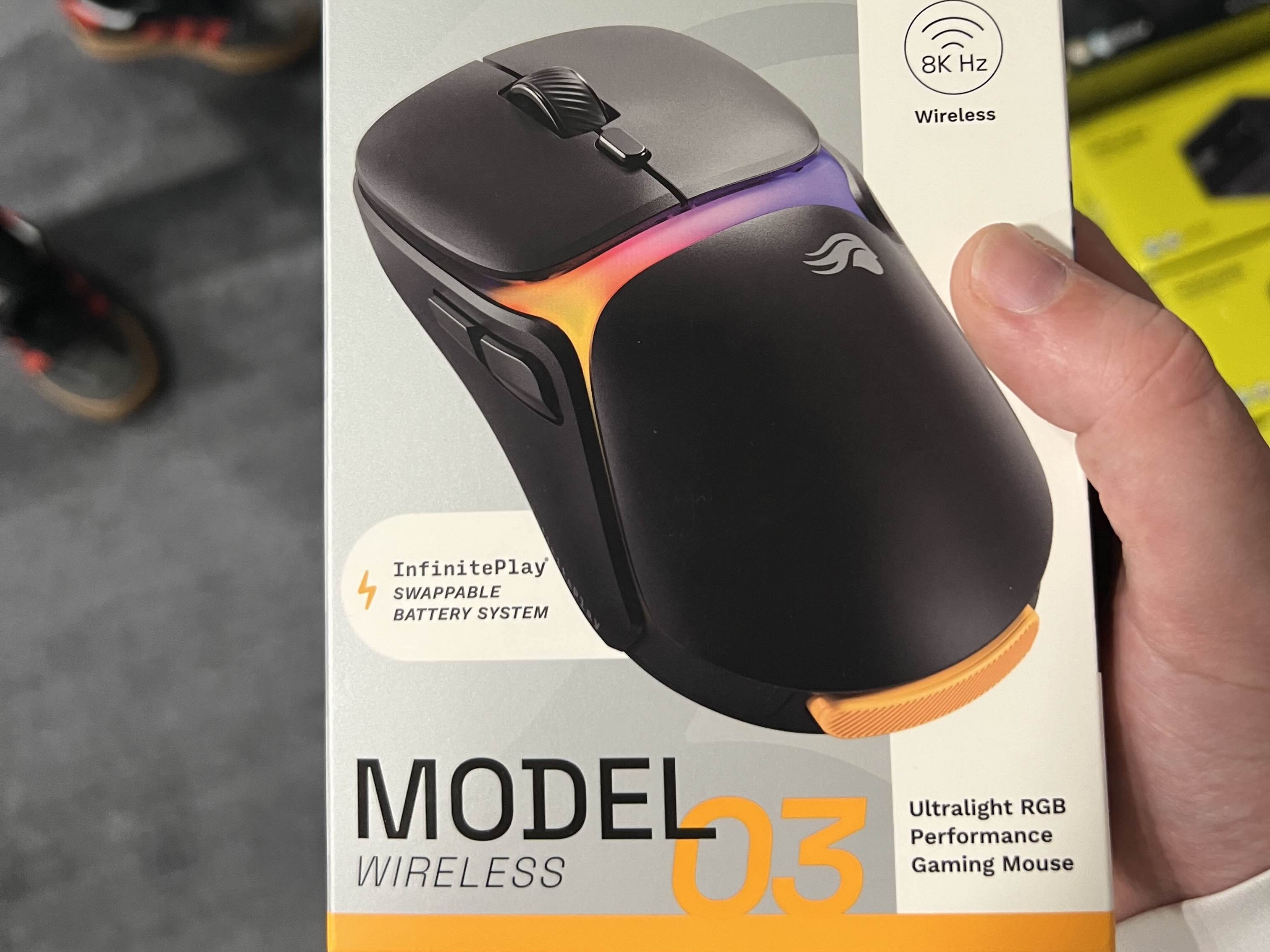 Niewydana mysz do gier Glorious Model O3 z wymienną baterią, efektownym RGB i wagą 66 g wyciekła do Best Buy