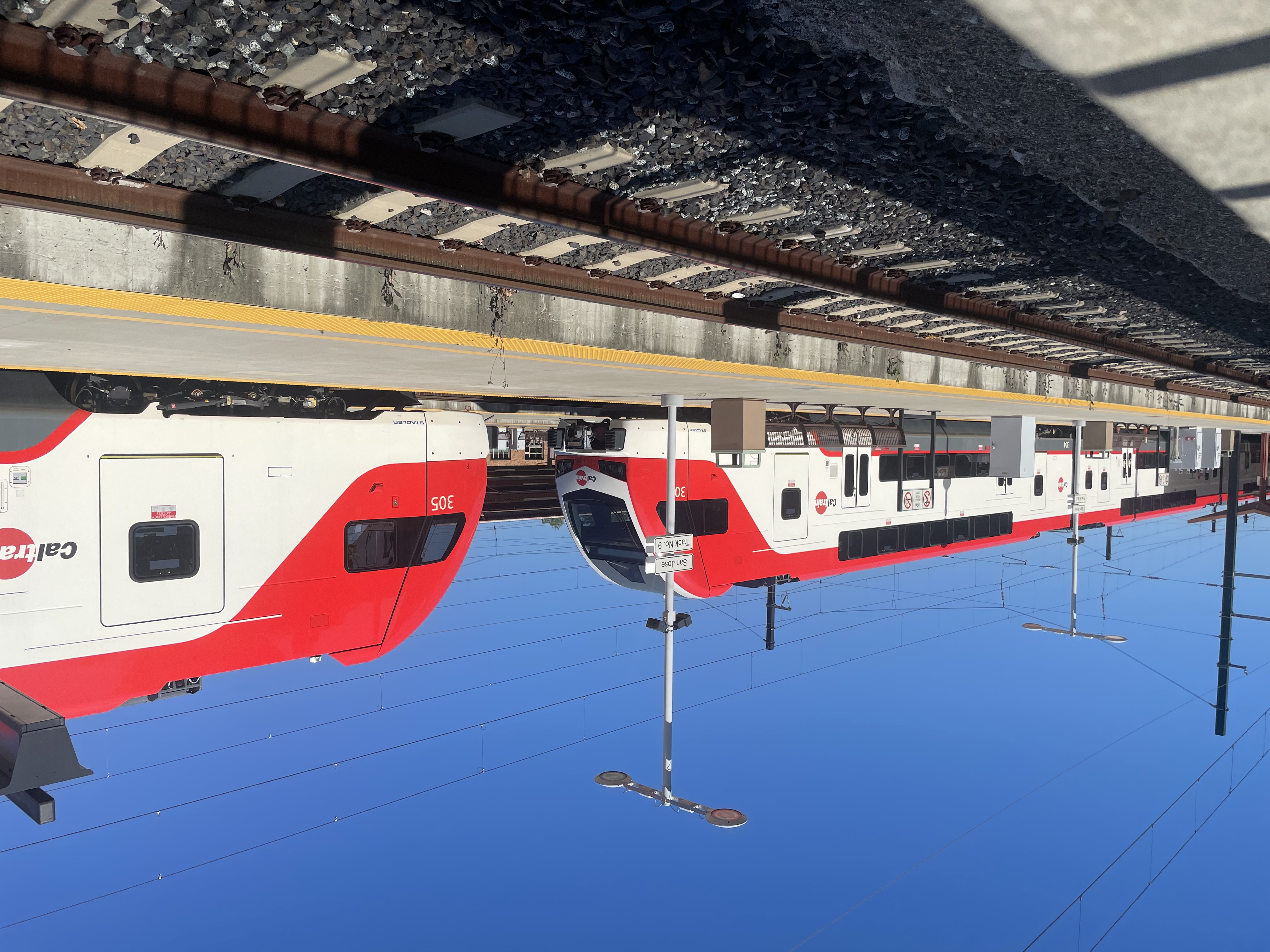 Caltrain: Nowa elektryczna linia kolejowa w Dolinie Krzemowej zagrożona drastycznymi cięciami