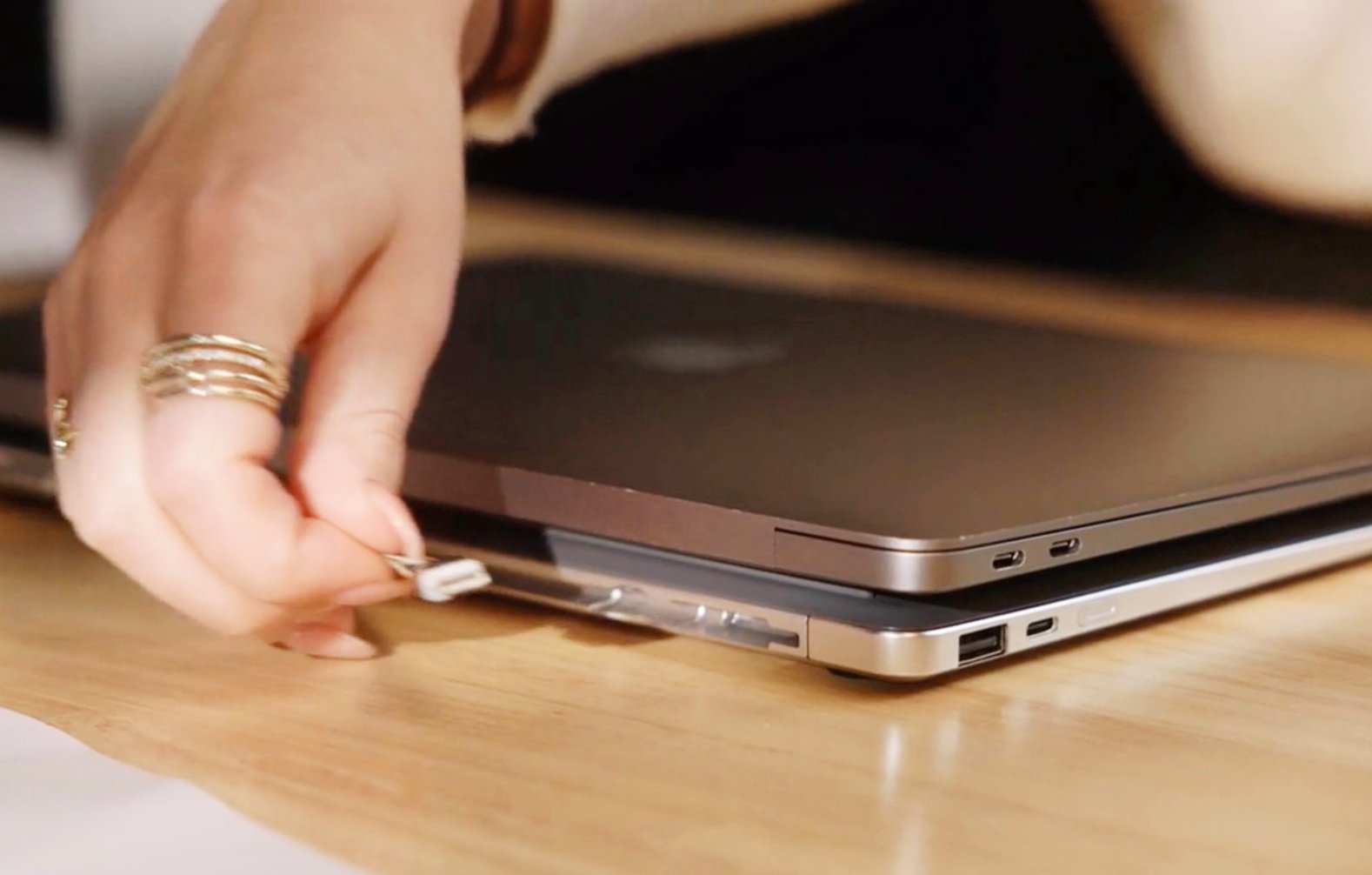 Krafted power bank wygląda jak laptop, podobno czterokrotnie wydłuża żywotność baterii