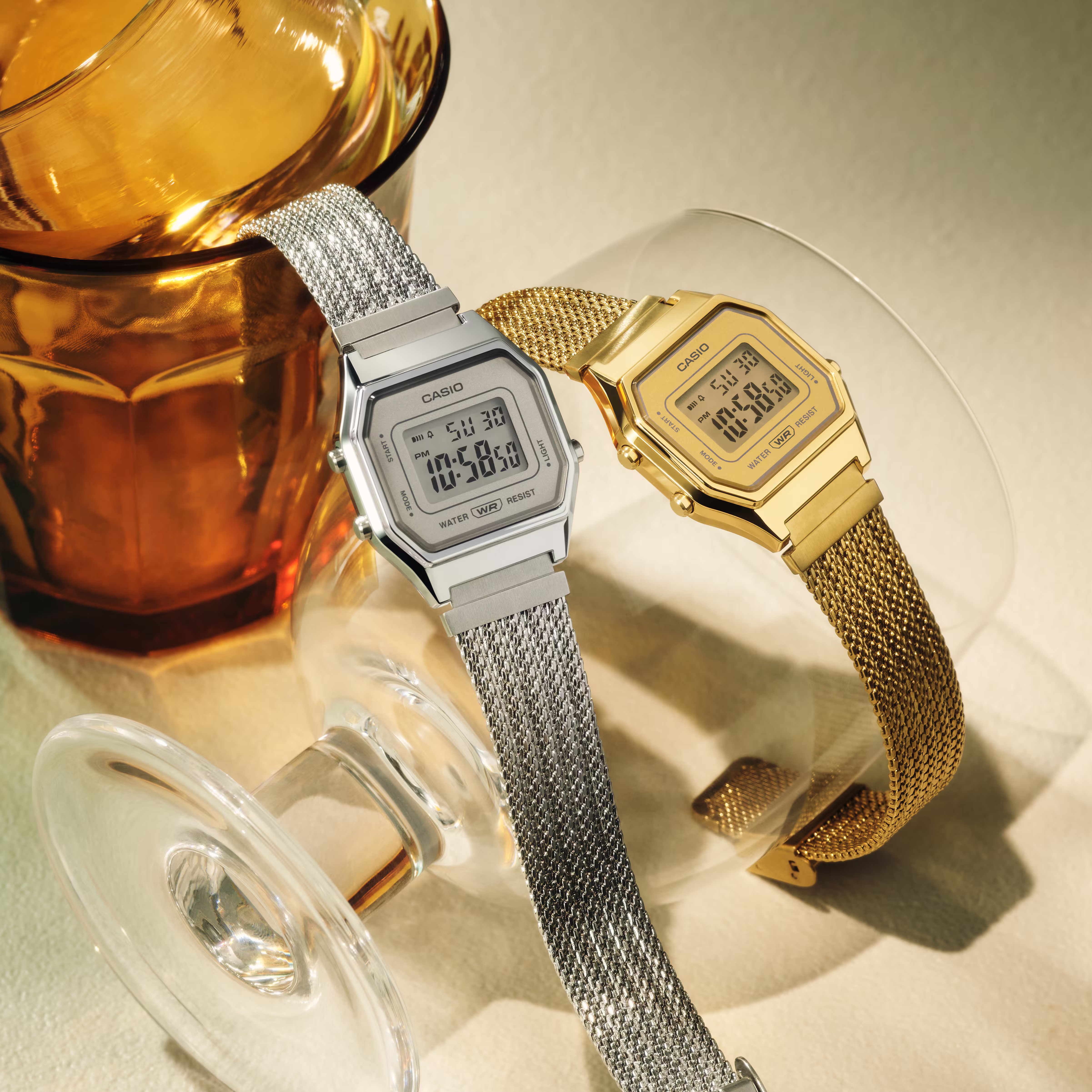 Casio wprowadza na kolejne rynki dwa nowe zegarki w stylu vintage z bransoletami typu mesh ze stali nierdzewnej