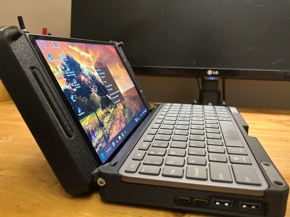 Przedsiębiorczy modder buduje obudowę laptopa Lenovo Legion Go z baterią zwiększoną o 400% i 4 portami USB