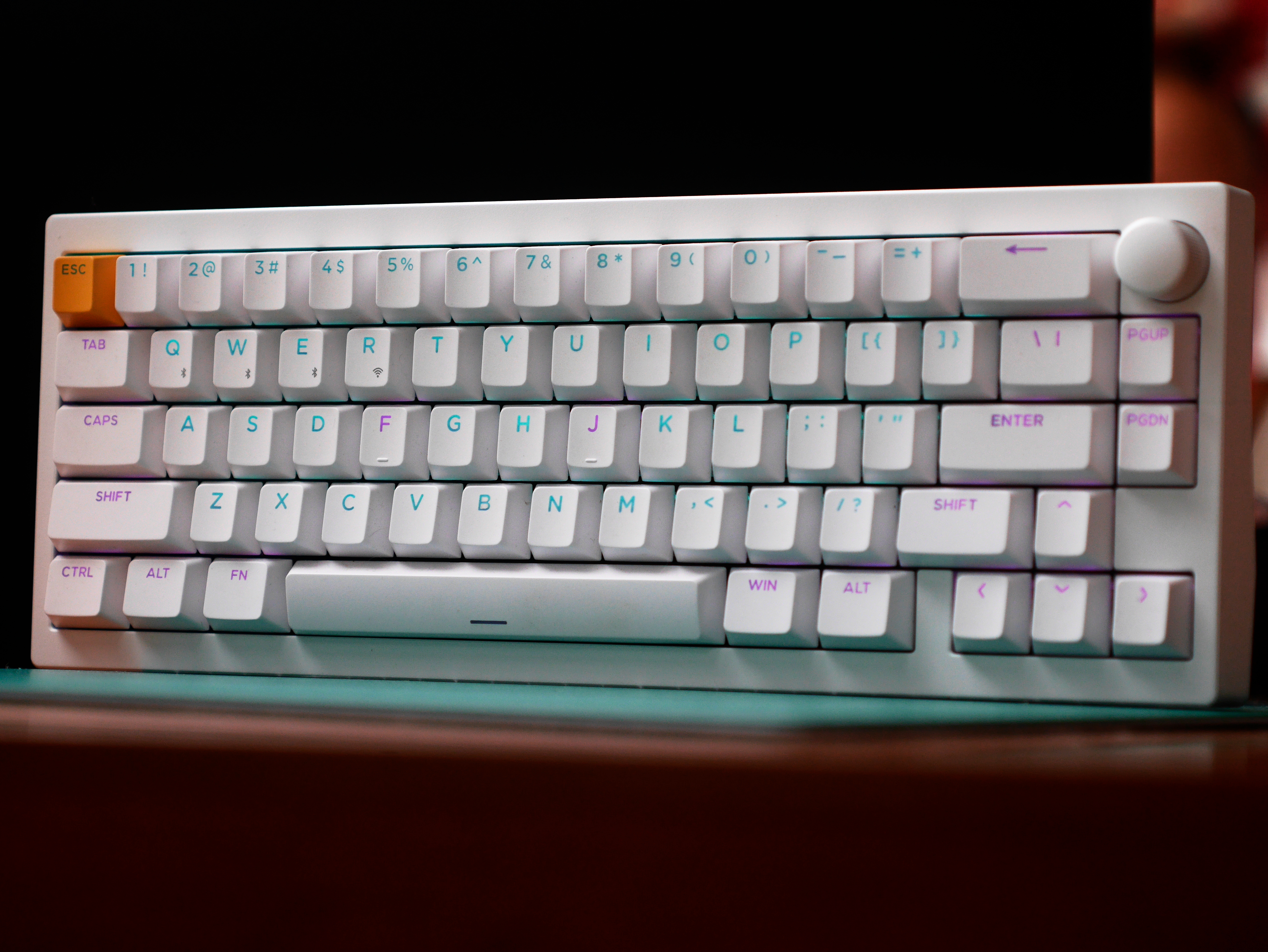 Najlepsza bezprzewodowa klawiatura HE firmy Keychron ma ukryte sztuczki - praktyczna recenzja Lemokey P2 HE