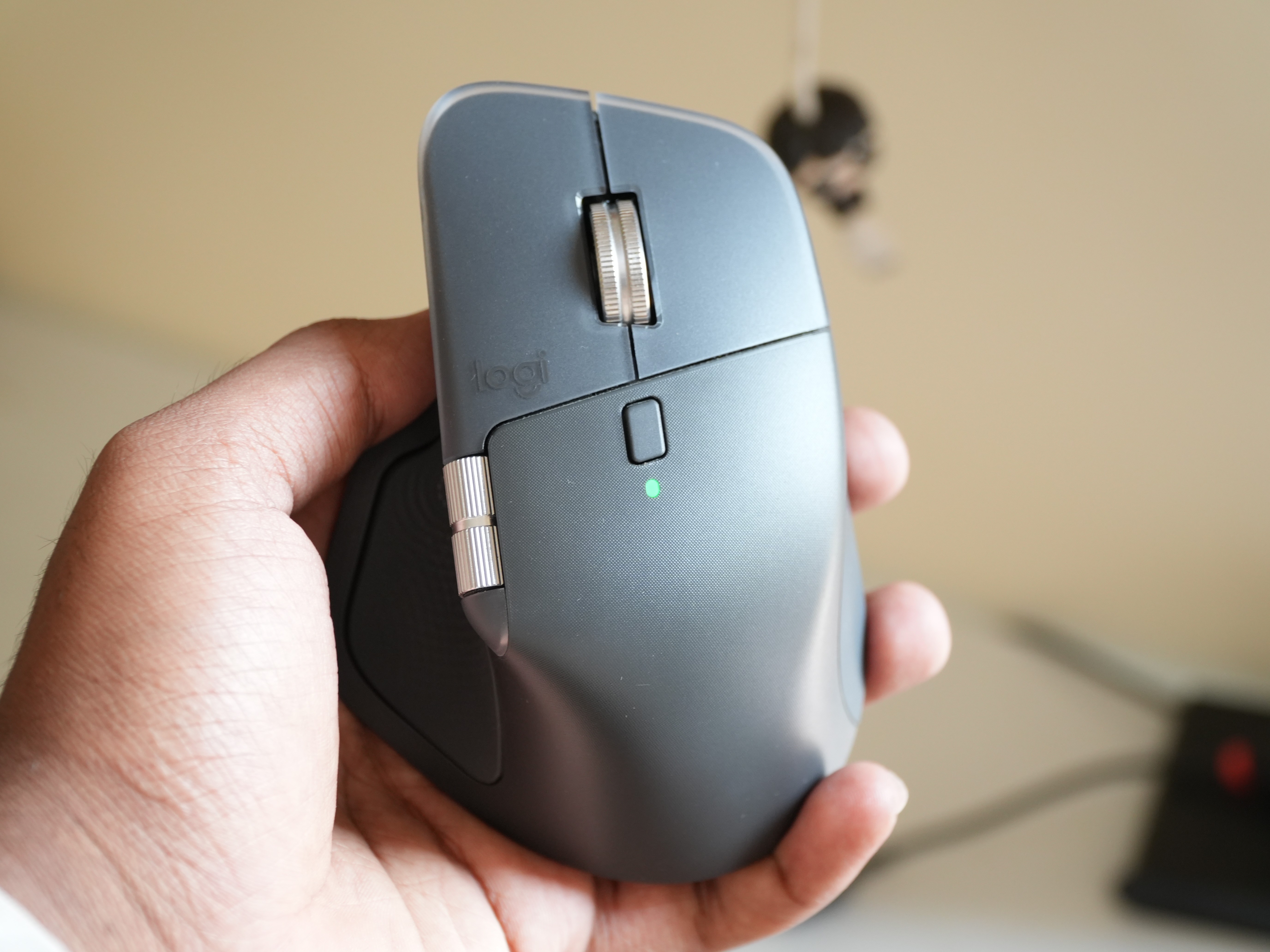 Używałem Logitech MX Master 4 do gier, więc nie muszą Państwo tego robić