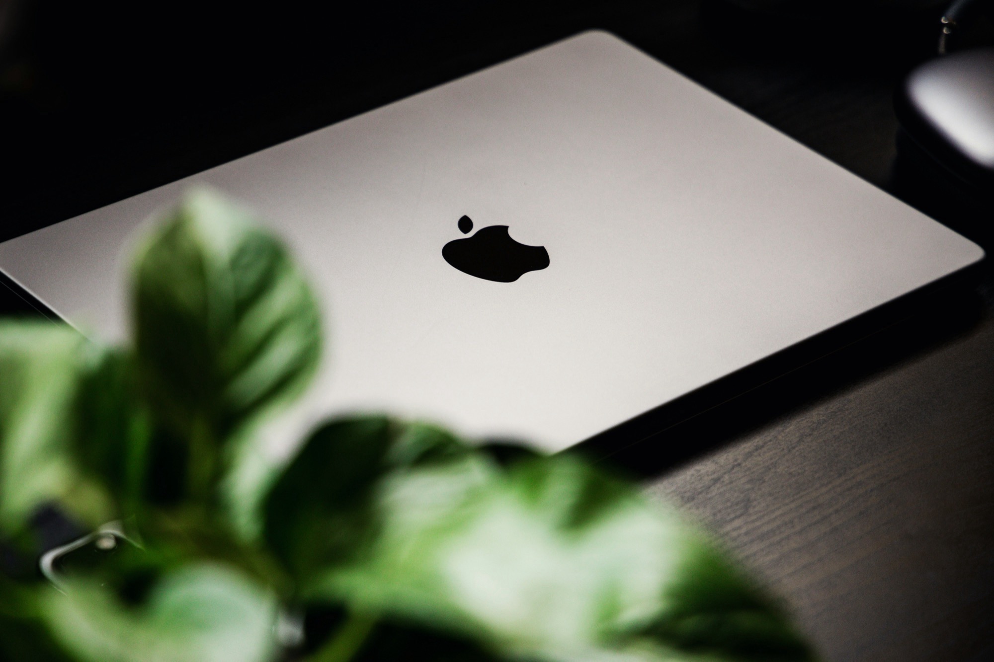 Firma Apple ma rzekomo oferować klientom bez środków finansowych iPhone’y i komputery Mac w ramach leasingu Klarna
