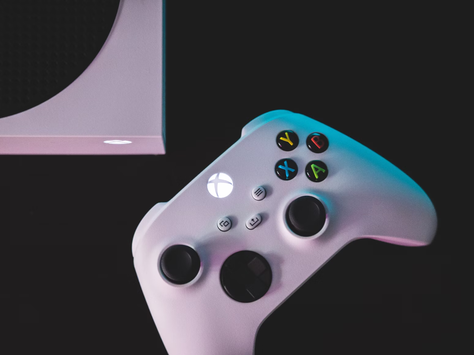 Microsoft Xbox "Magnus" z darmowym trybem wieloosobowym online oraz obsługą Epic Games Store i gier Steam