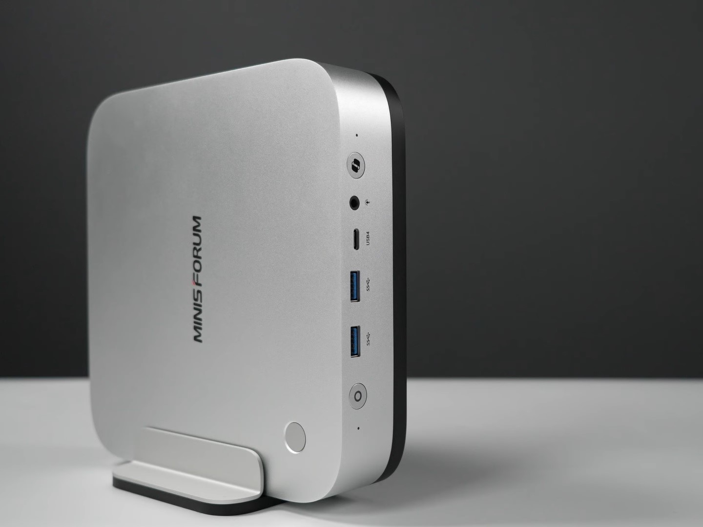 Test najnowszego minikomputera Minisforum M2 Pro: niewielkie rozmiary, obsługuje gry klasy AAA, zużywa bardzo mało energii