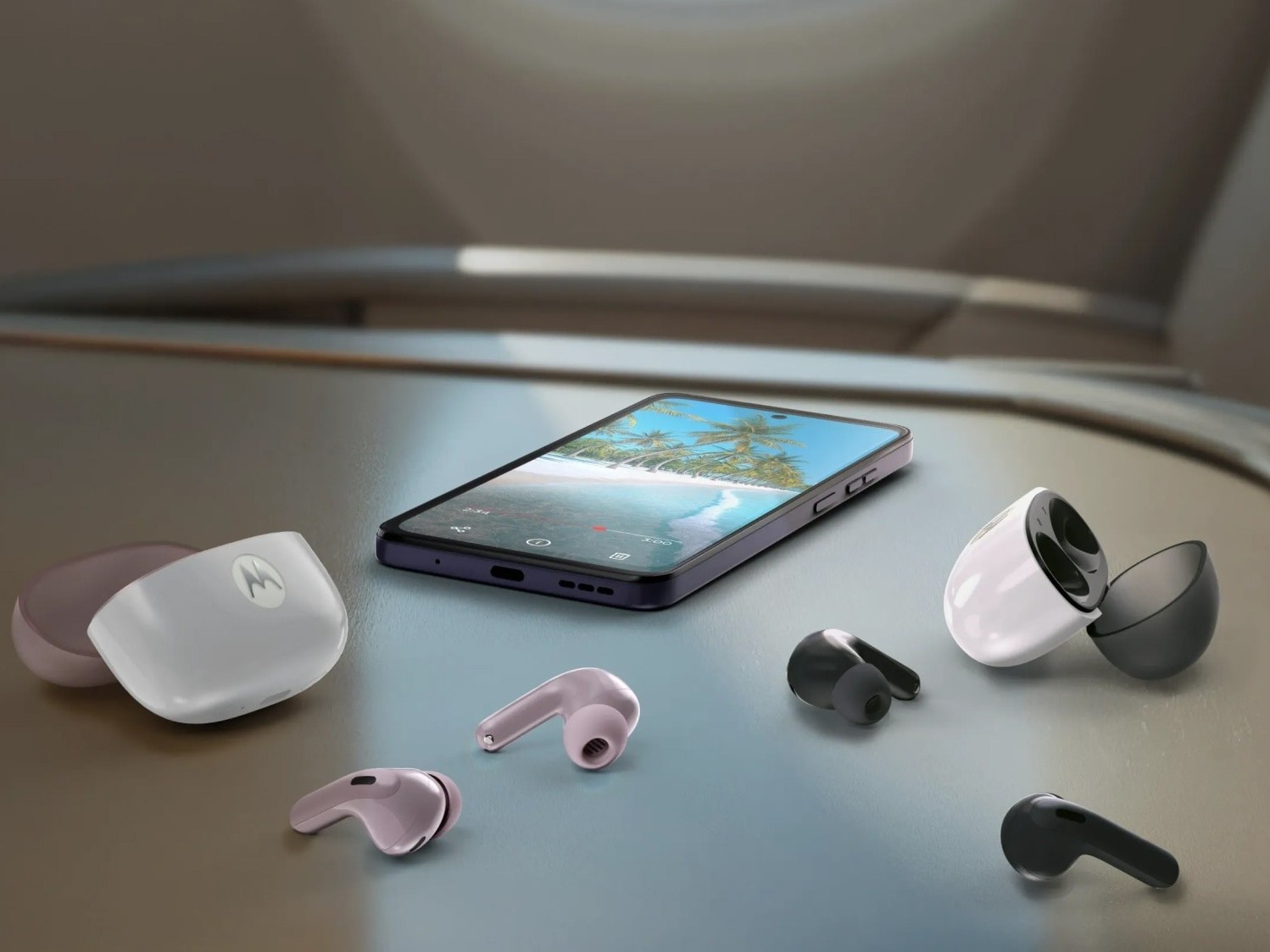 Słuchawki Moto Buds 2 i Moto Buds 2 Plus firmy Motorola są wyposażone w adaptacyjne ANC, obsługę LDAC i ponad 40 godzin pracy na baterii