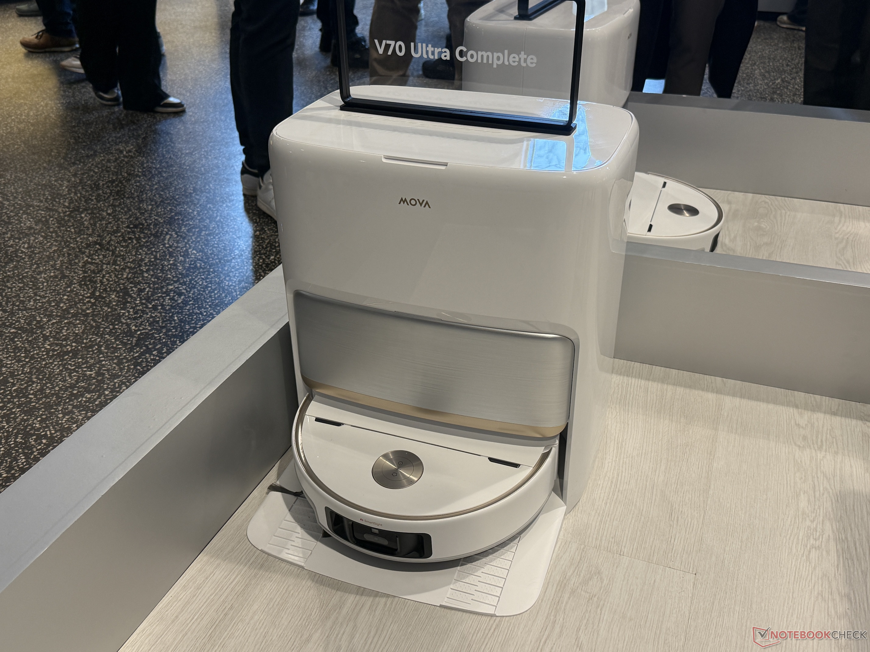 Wysuwane ramiona do 16 cm: Robot odkurzający Mova V70 Ultra Complete nie wymaga worków na kurz