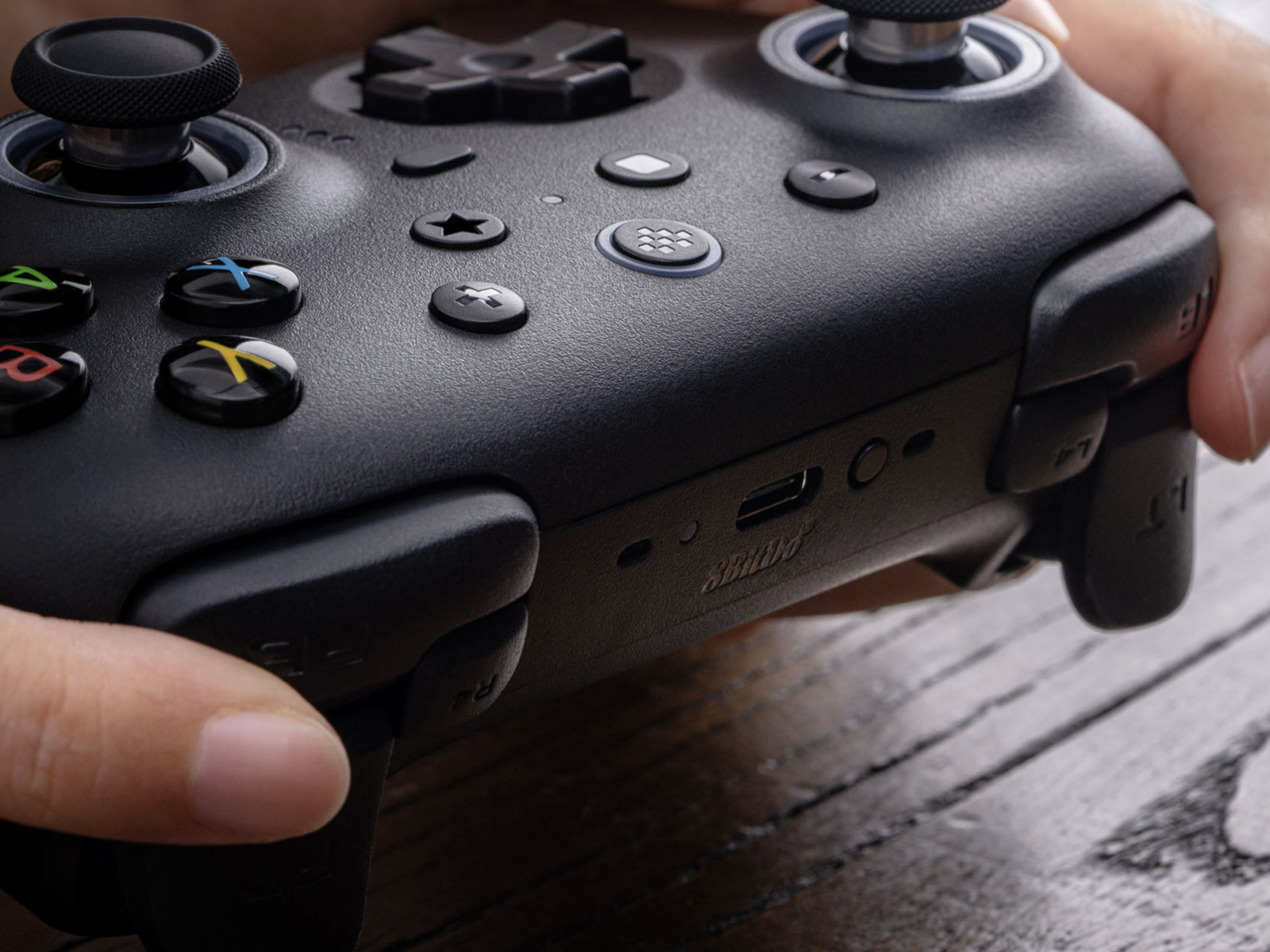 Tajemniczy nowy kontroler bezprzewodowy 8BitDo z Bluetooth pojawia się przed grudniową premierą