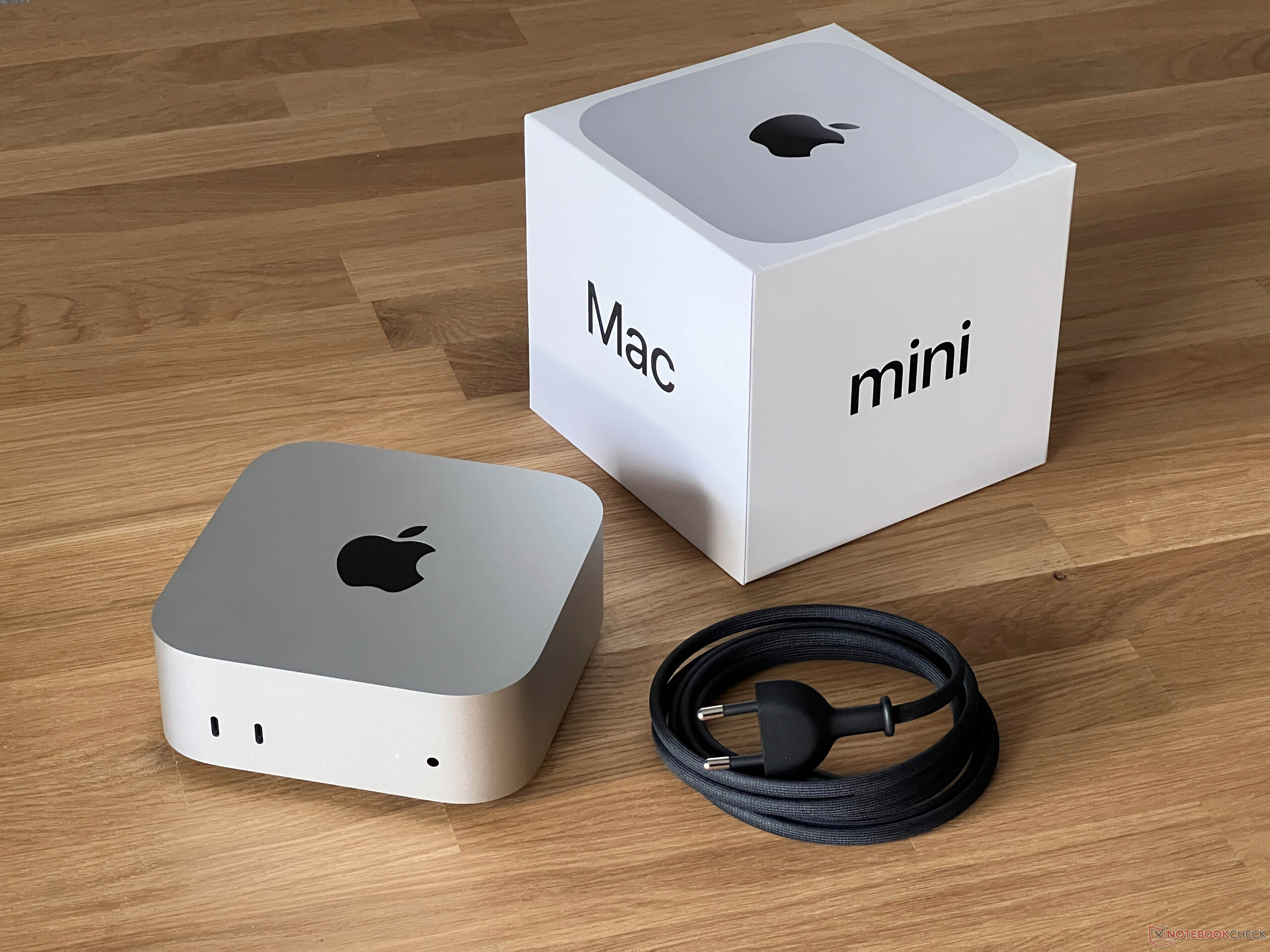 Kolejny model Mac Mini firmy Apple może pojawić się na rynku już za kilka dni; niedługo po nim nastąpi premiera iPada Mini z wyświetlaczem OLED.