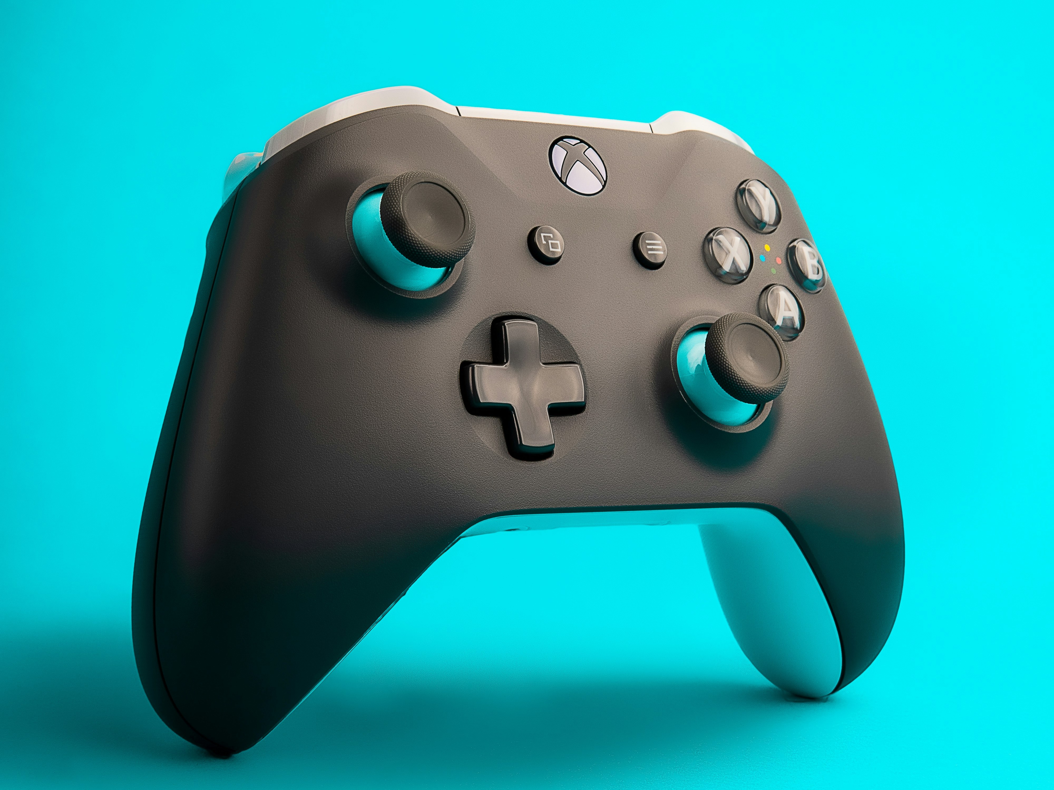 Projekt Xbox Helix może zaszkodzić konsoli Sony PS6 ze względu na cenę wynoszącą 1 000 dolarów oraz program Positron