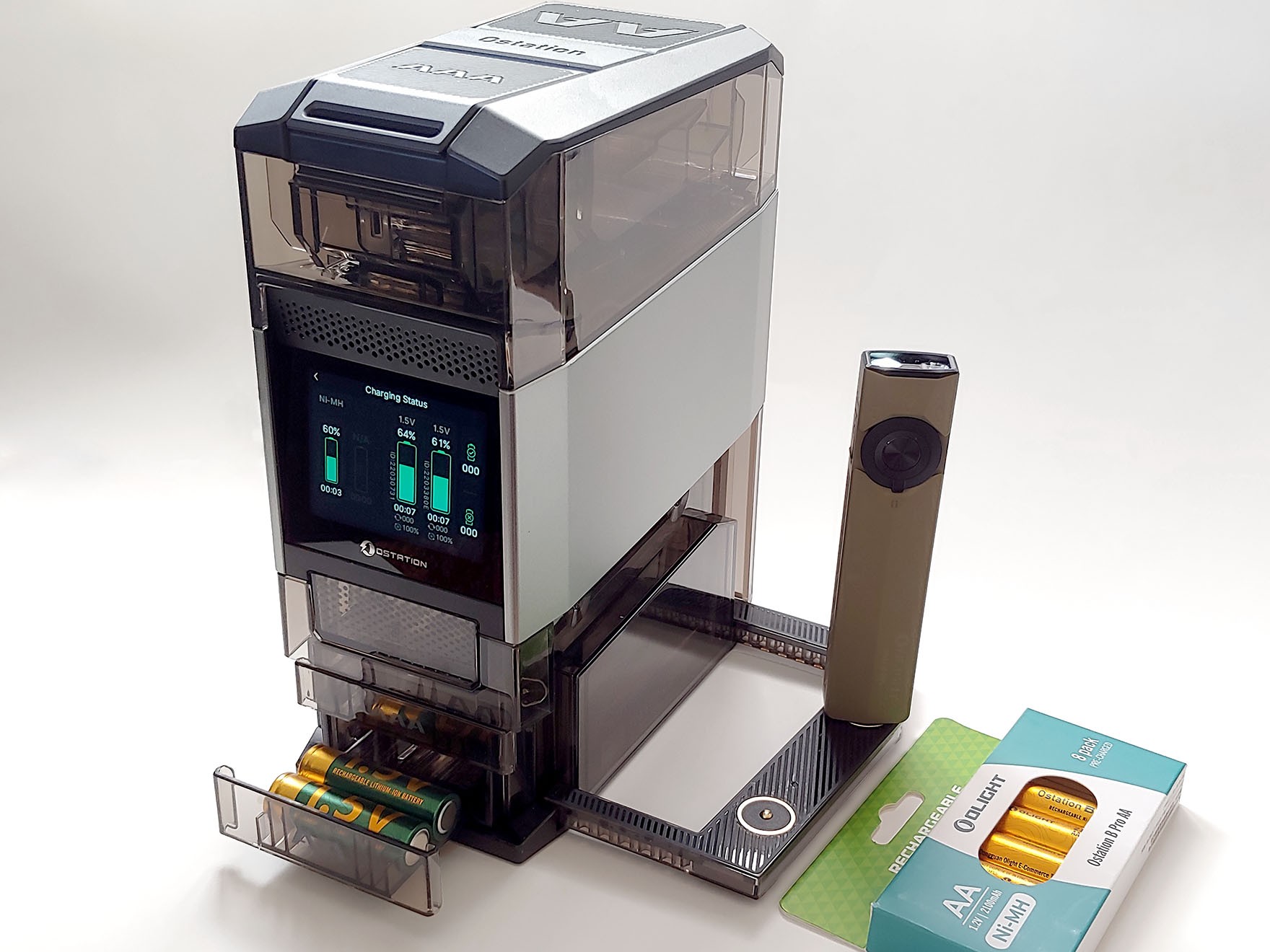 Latarka Olight Ostation 2 Pro: Wygodny akumulator AA/AAA i ładowarka do latarki