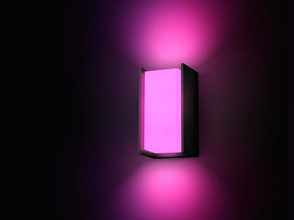 Ulepszona zewnętrzna lampa ścienna Philips Hue już dostępna