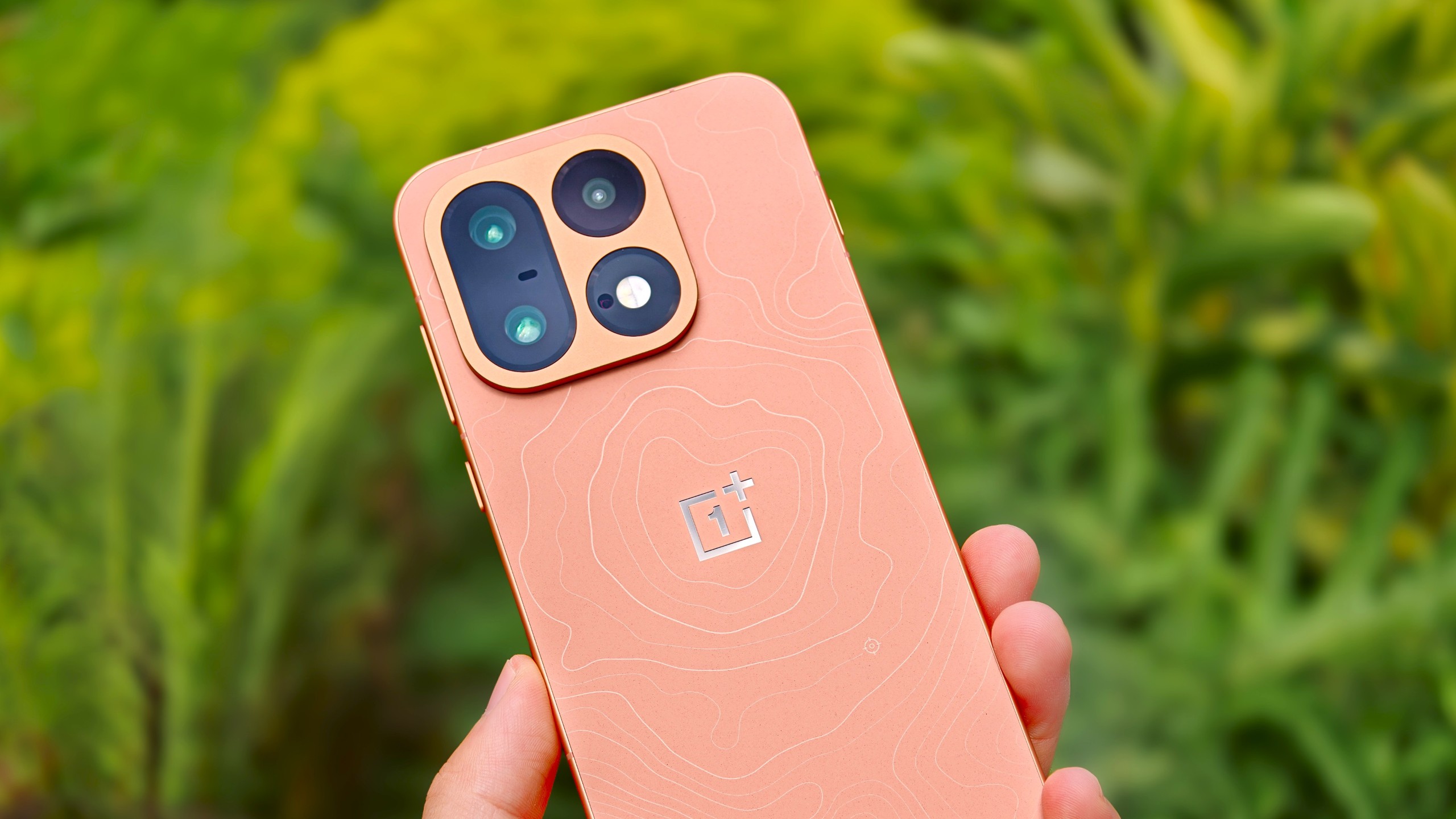 OnePlus 16 niedostępny w USA i UE: jak sprowadzić tego świetnie wycenionego flagowca z ogromną baterią i ekranem 185Hz
