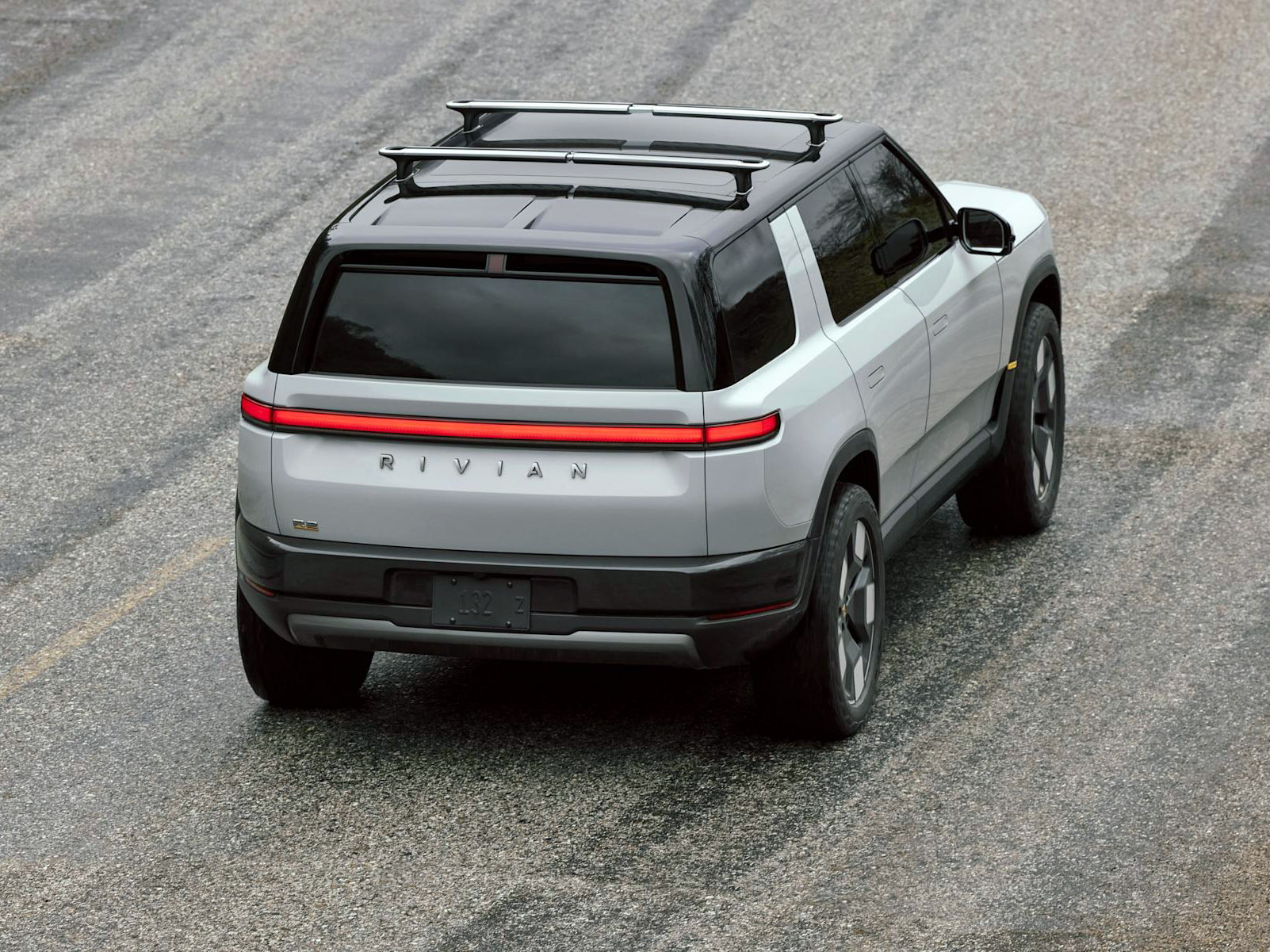 Rivian R2 SUV podąża za Modelem Y z baterią 4695, która przewyższa specyfikację ogniw Tesli 4680