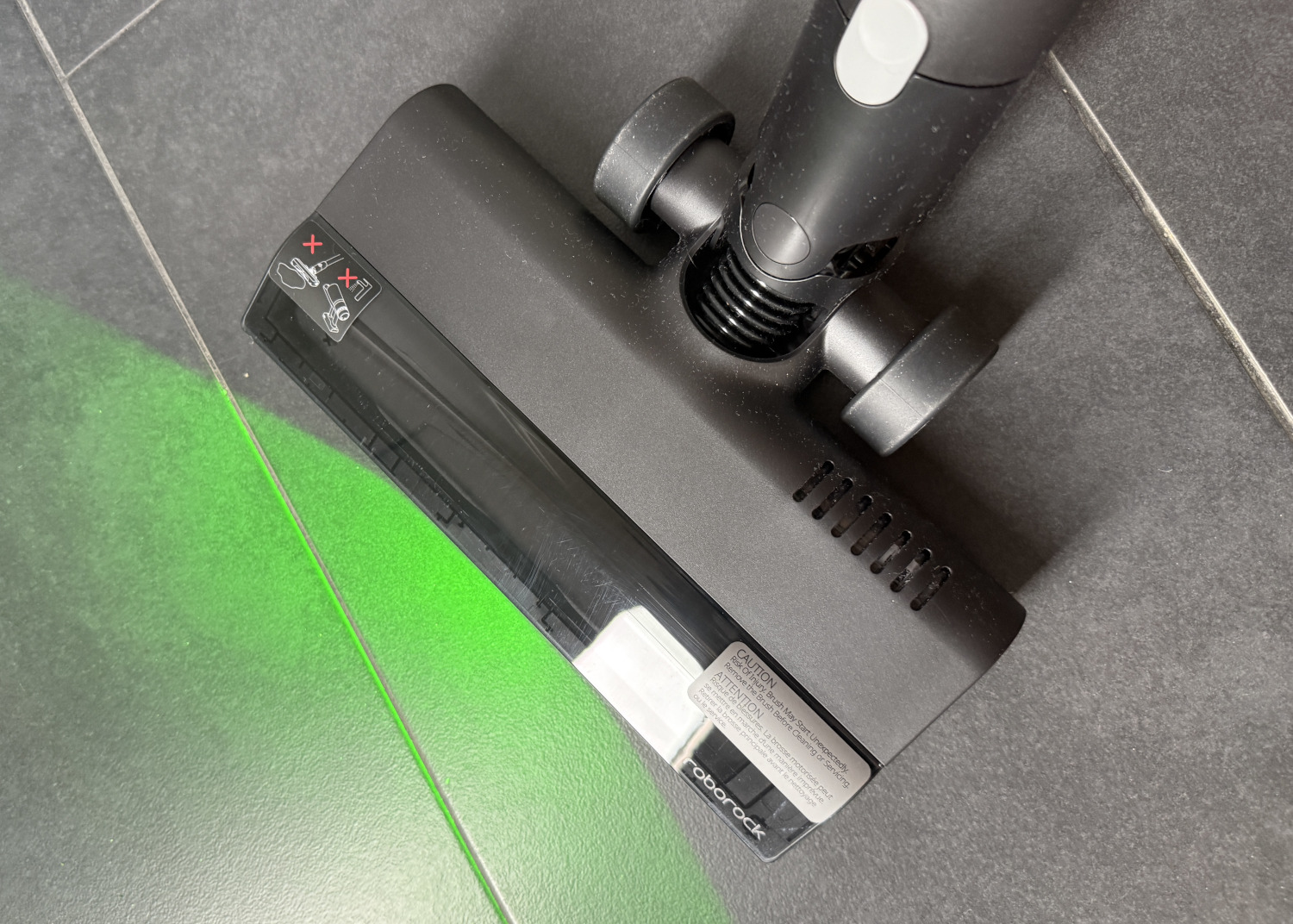 Bezprzewodowy odkurzacz z automatycznym ssaniem: Recenzja Roborock H60 Hub Ultra