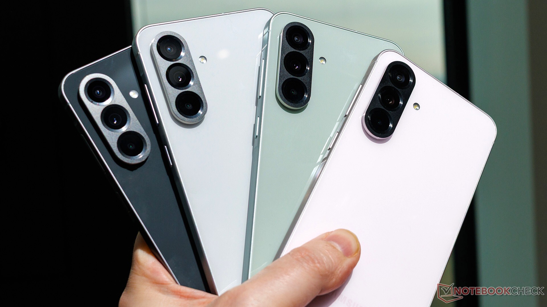 Samsung Galaxy A57: Pierwsze rzeczywiste zdjęcia ujawniają design i nową opcję kolorystyczną