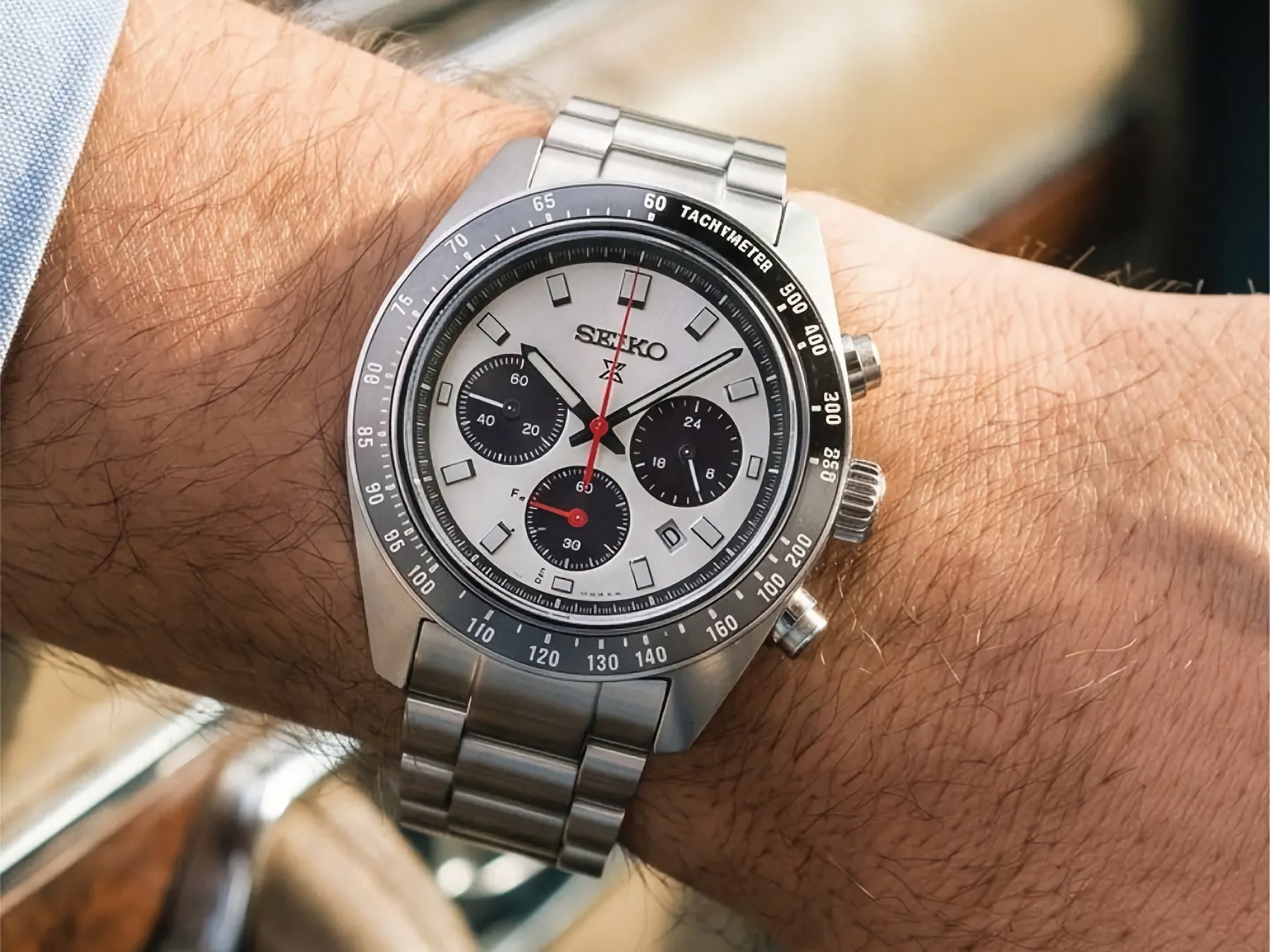 Nowe, kolorowe chronografy Seiko “Seitona” Speedtimer Solar wreszcie trafiają do sprzedaży na całym świecie