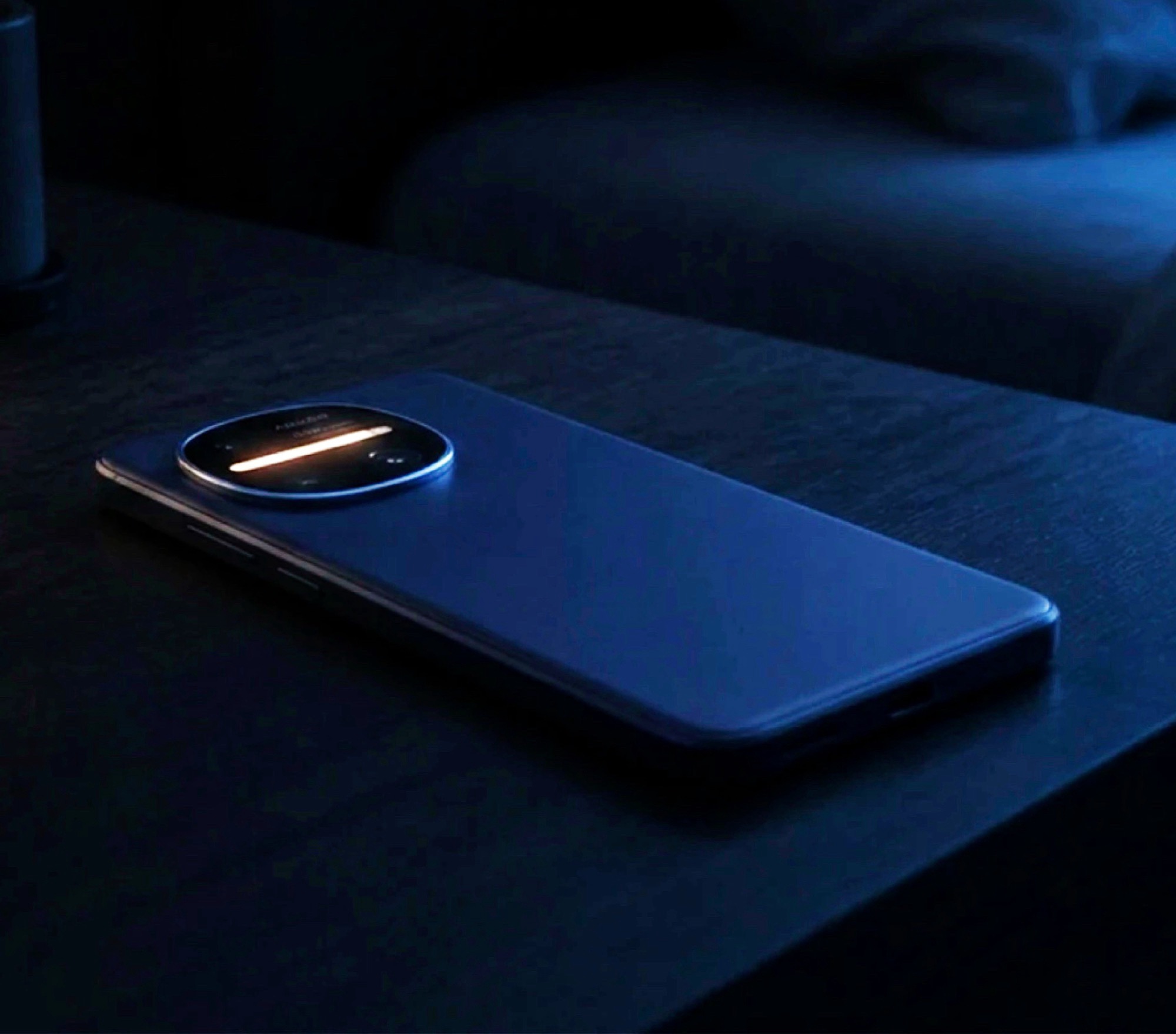Premiera modelu Sharp Aquos R11 z potrójnym aparatem Leica i innowacyjnymi diodami LED RGB