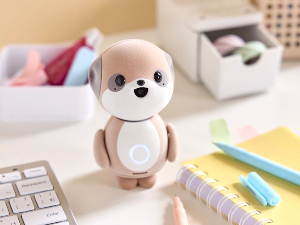 Sharp rozpoczyna przedsprzedaż Poketomo, robota czatującego ze sztuczną inteligencją wielkości dłoni