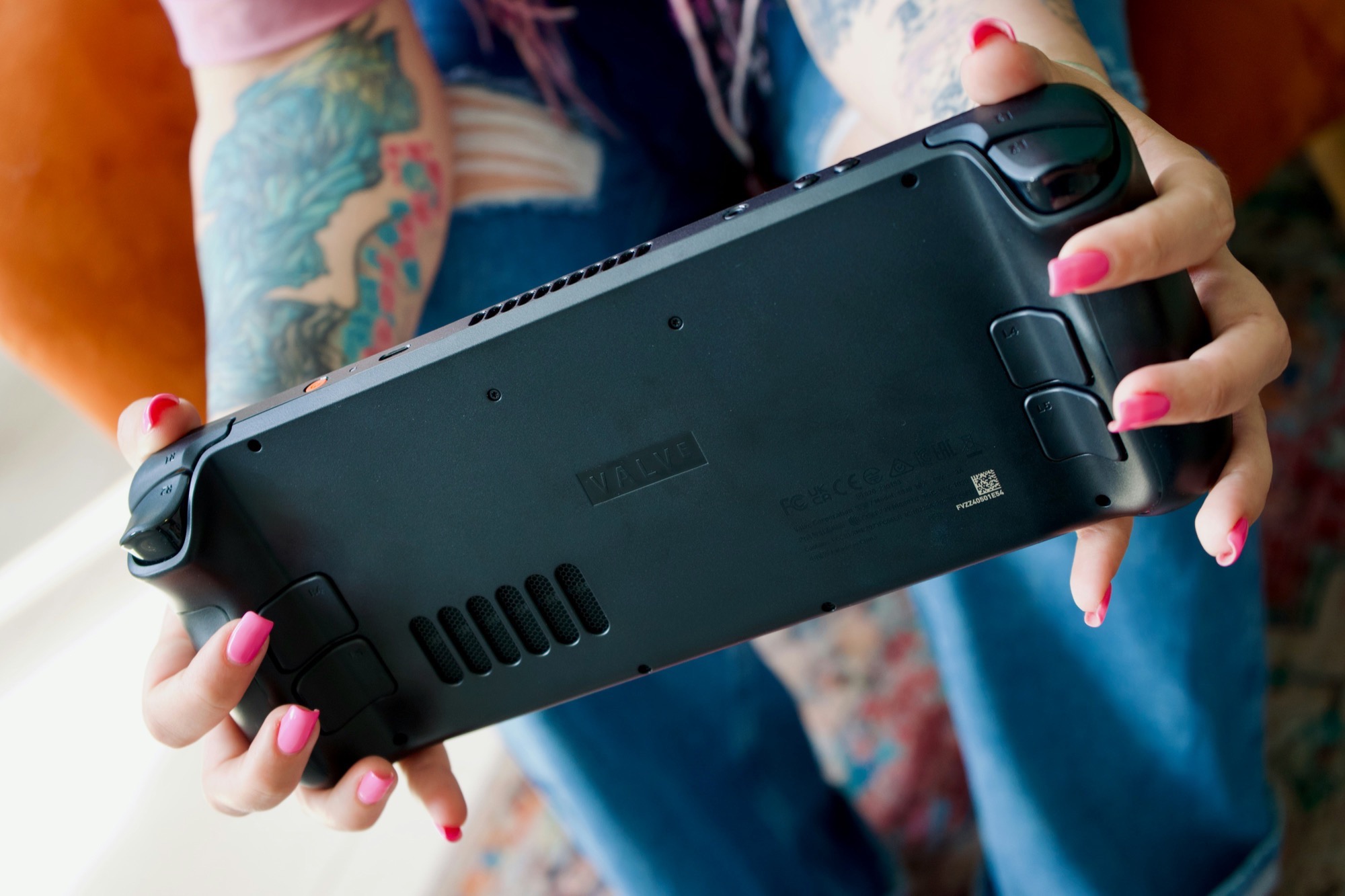 Kontroler Steam Valve z dwoma trackpadami i innowacyjnymi funkcjami