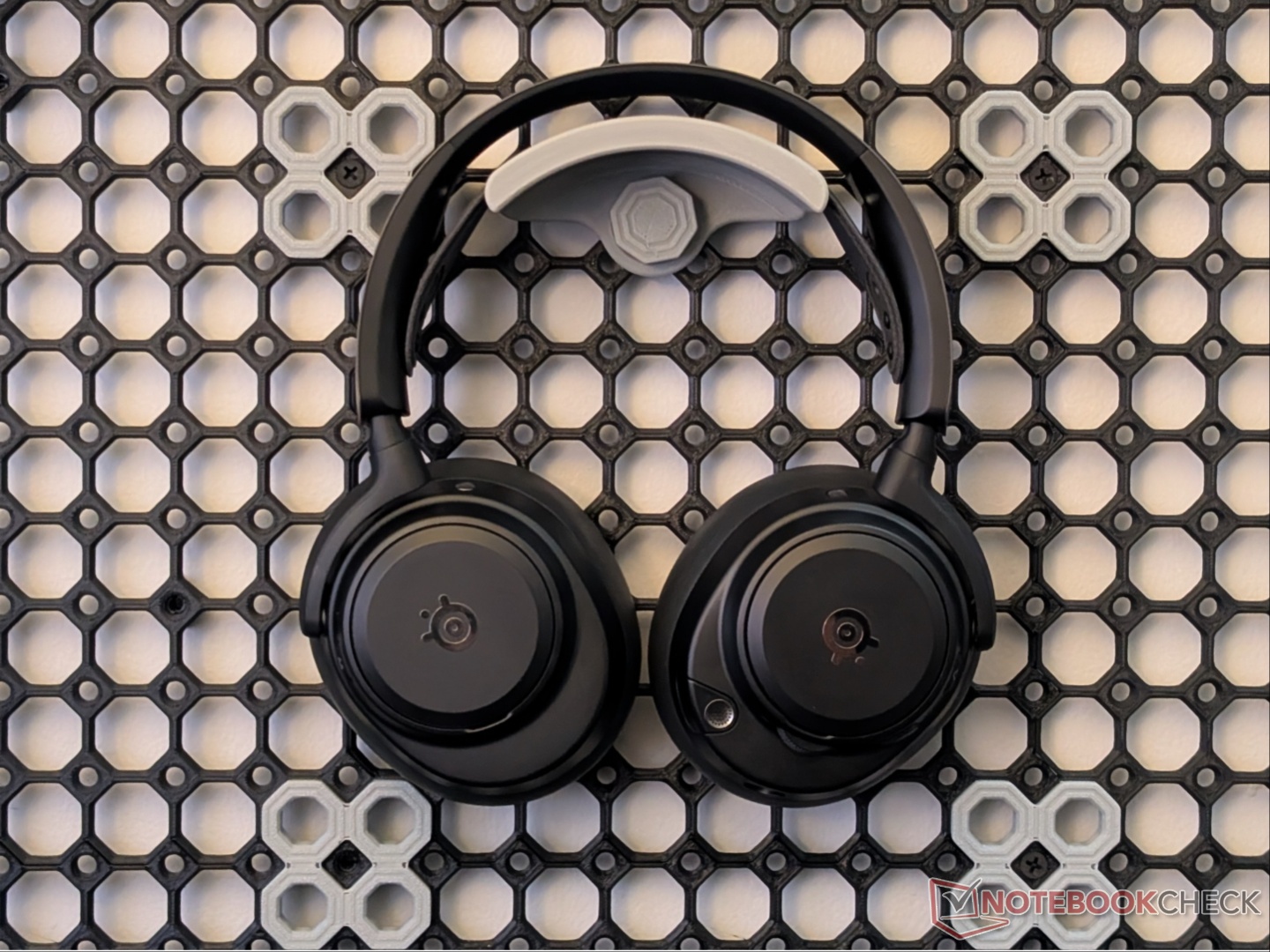 Recenzja zestawu SteelSeries Arctis Nova Pro Omni: zestaw słuchawkowy do gier na najwyższym poziomie, potencjalnie