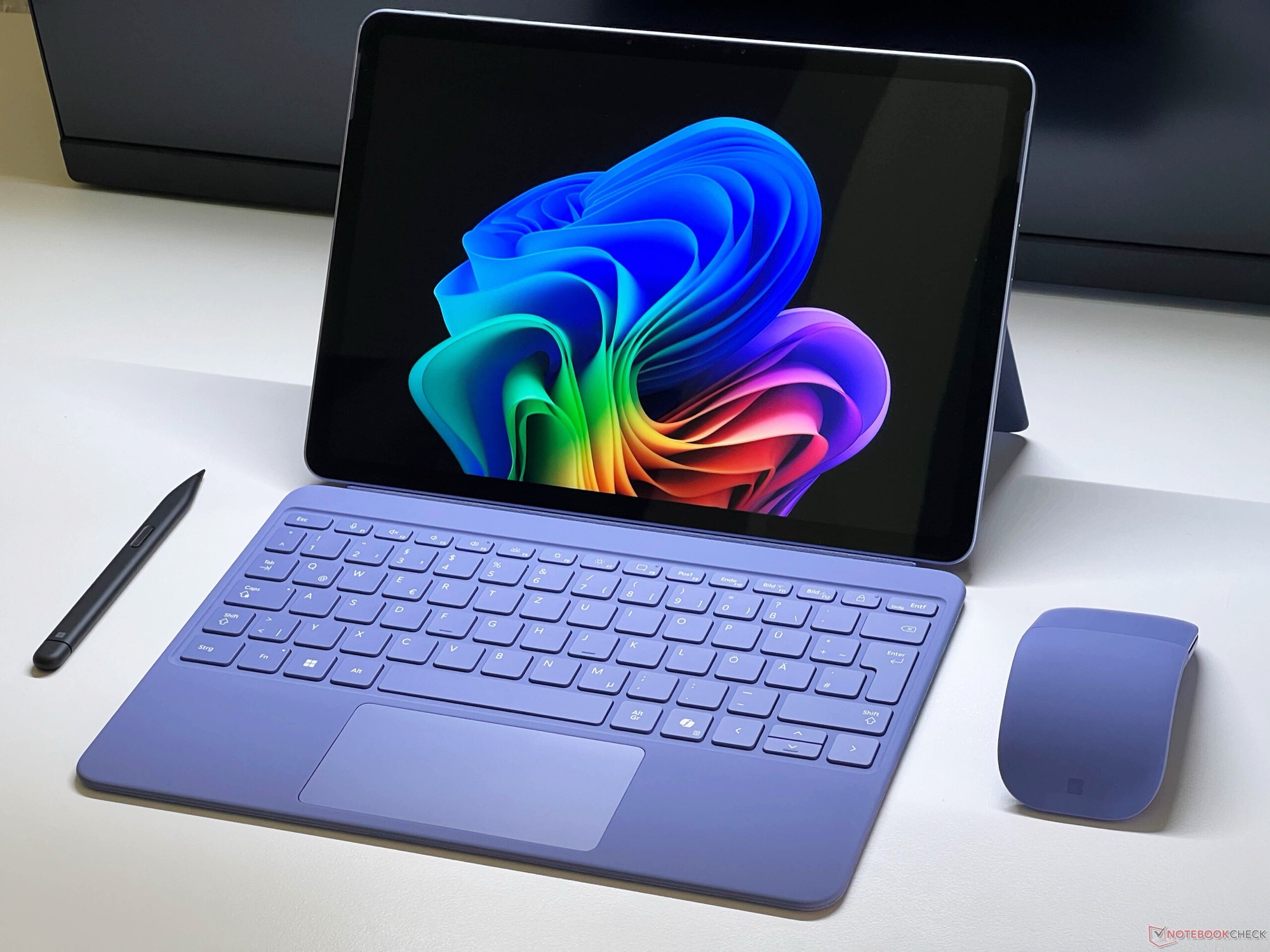Przeciek ujawnia następną generację Microsoft Surface Pro i Surface Laptop