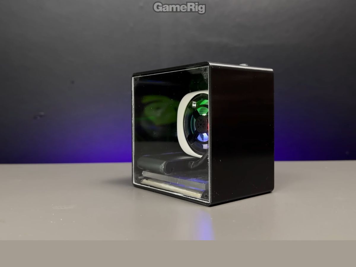 YouTuber zajmujący się majsterkowaniem tworzy mini PC ze telefona przeznaczonego na złom