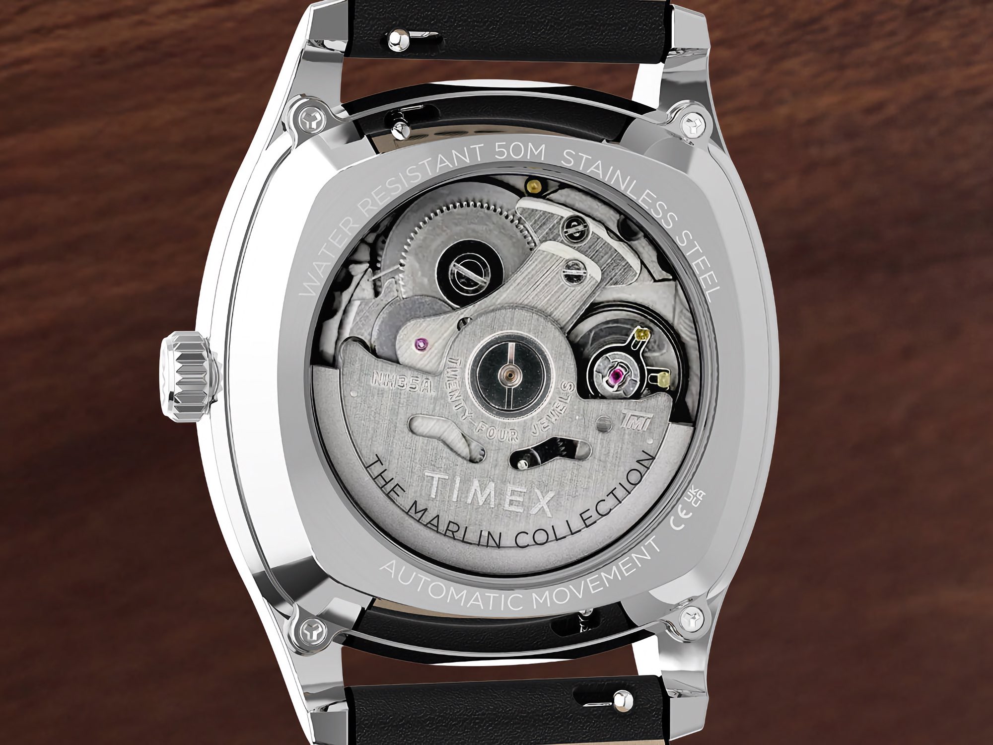 Nowy, przystępny cenowo automatyczny Marlin marki Timex z poduszkowatą kopertą, inspirowany stylistyką połowy XX wieku, debiutuje na całym świecie