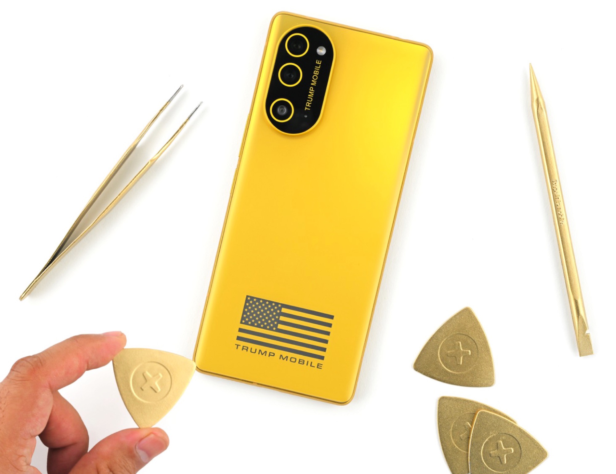 Pierwsza analiza konstrukcji telefonu Trump T1 ujawnia zaskakujące różnice w porównaniu z modelem HTC U24 Pro