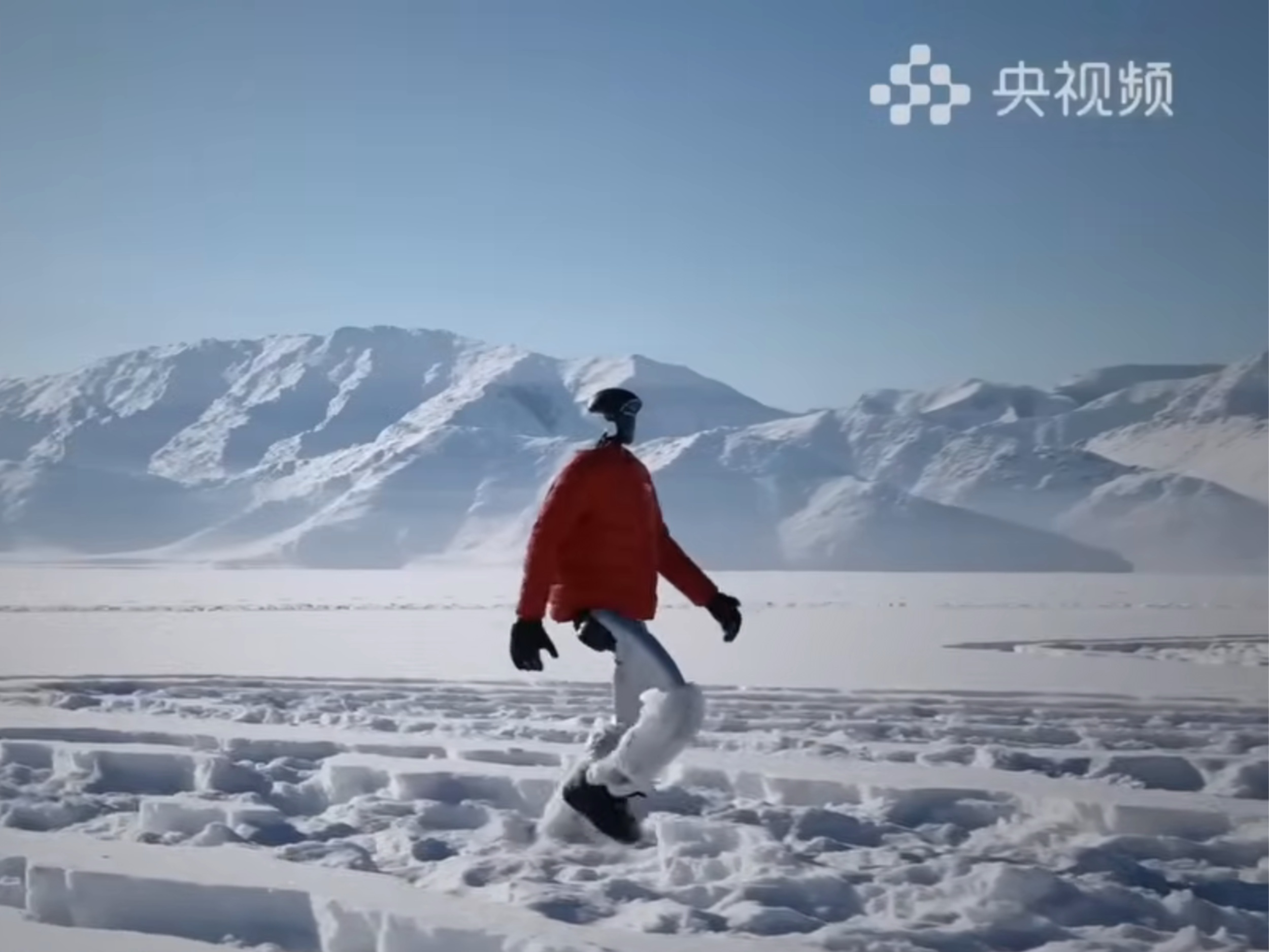 130 000 kroków przy -53,3°F: robot Unitree G1 wbija olimpijskie logo w śnieg